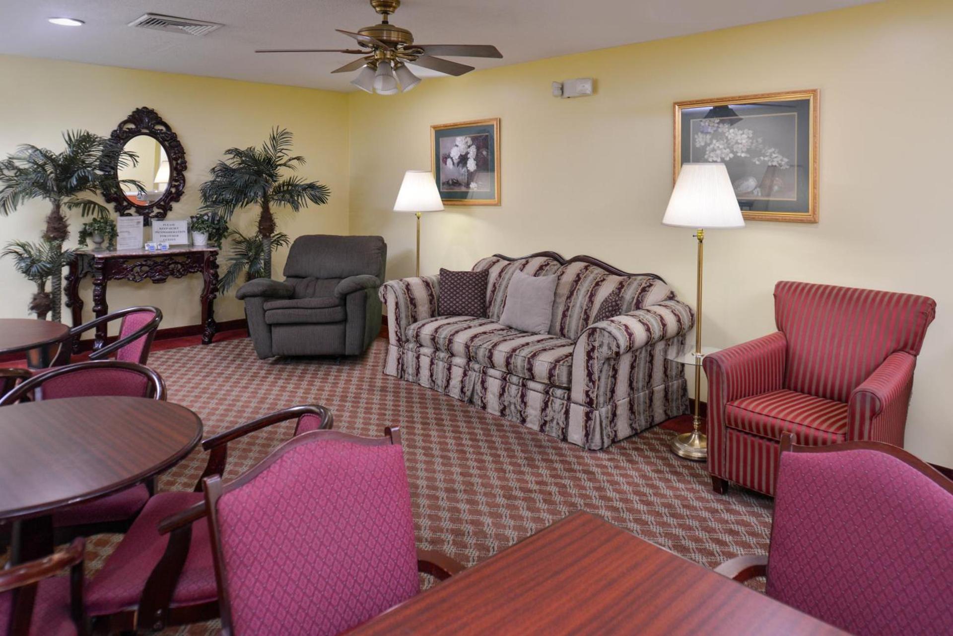 Douglas Inn & Suites photo 12