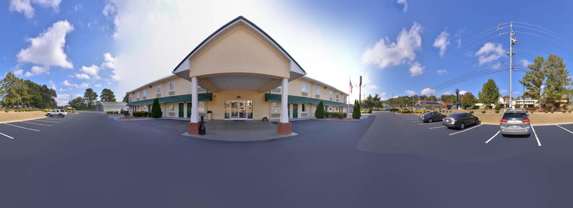 Douglas Inn & Suites photo 4