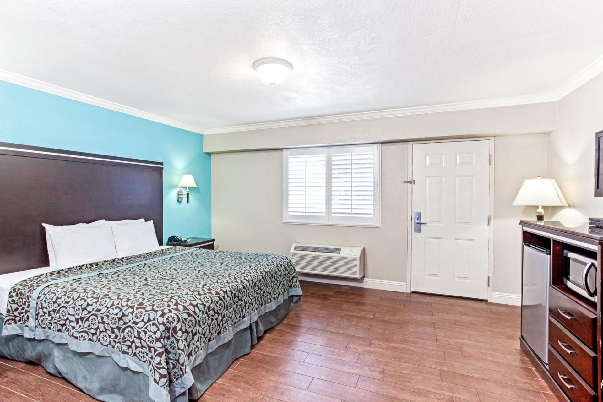 Cabana Inn & Suites photo 2