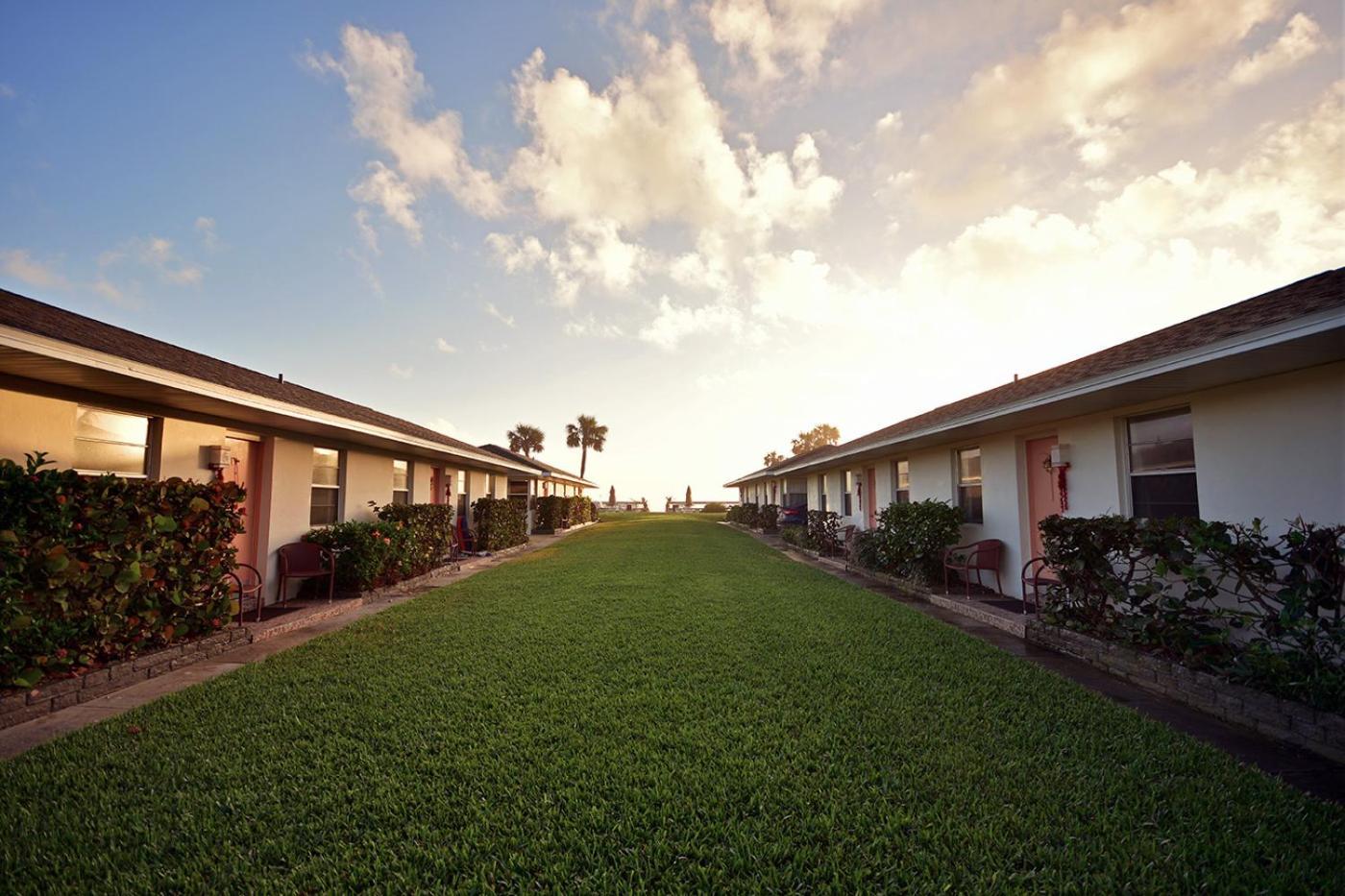 Surf Studio Beach Resort photo 43