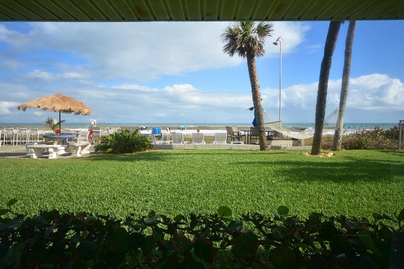 Surf Studio Beach Resort photo 47