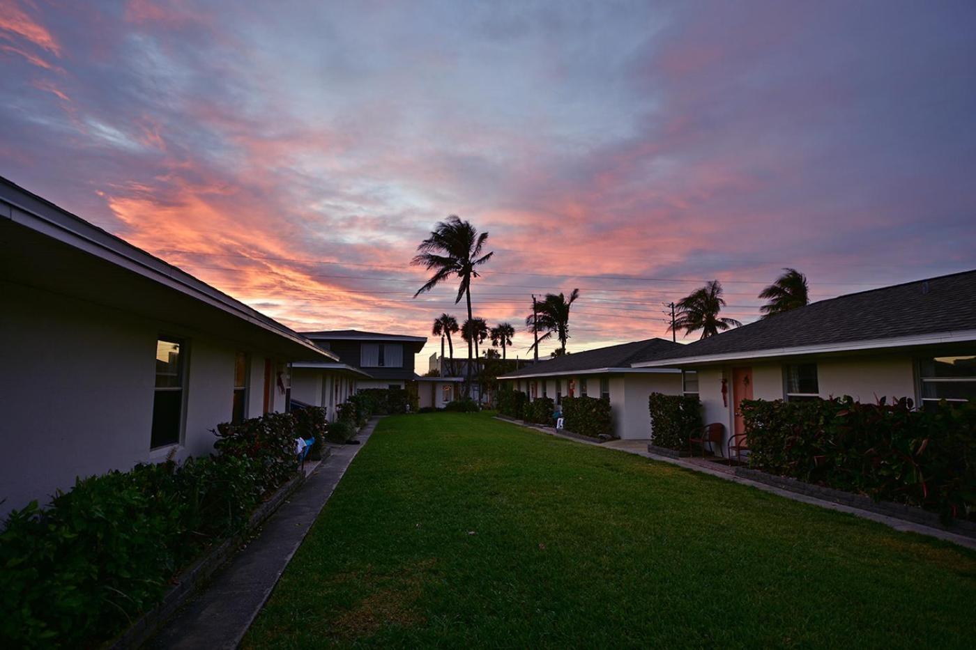 Surf Studio Beach Resort photo 42