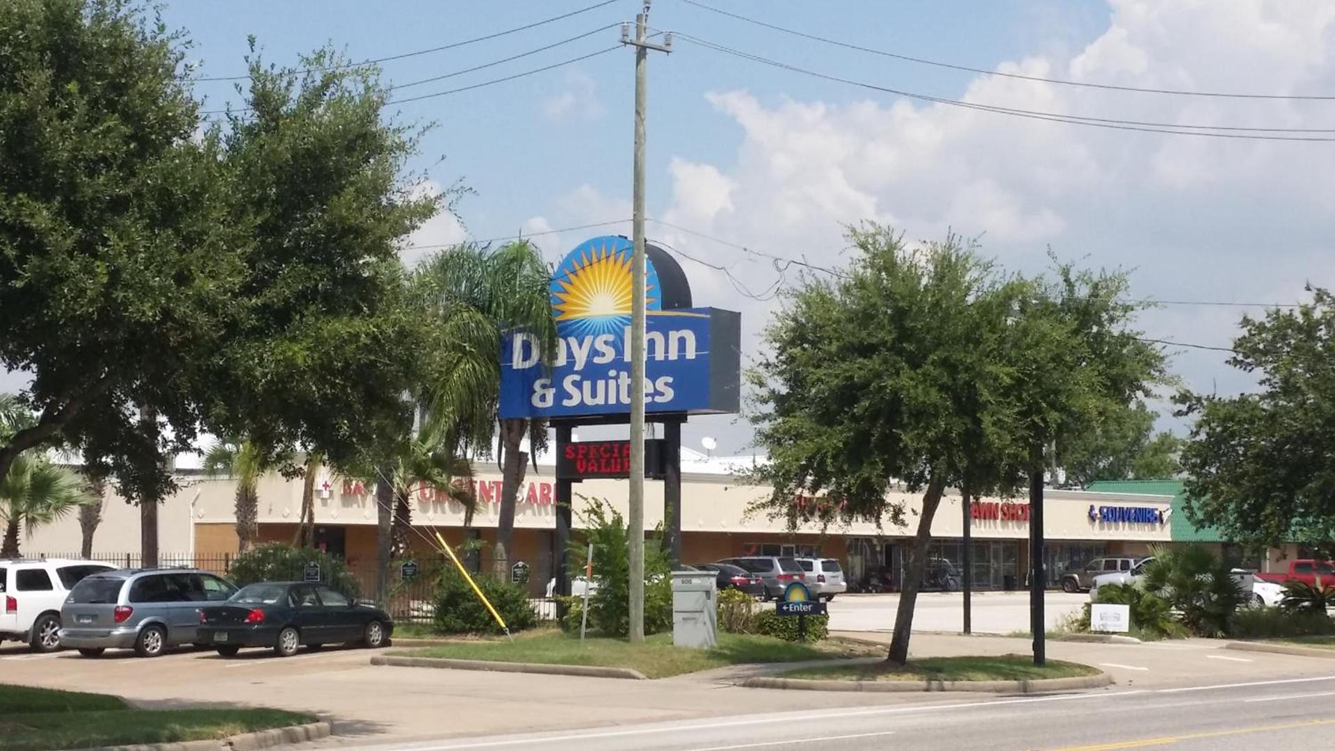 Days Inn & Suites by Wyndham Webster NASA-ClearLake-Houston photo 49