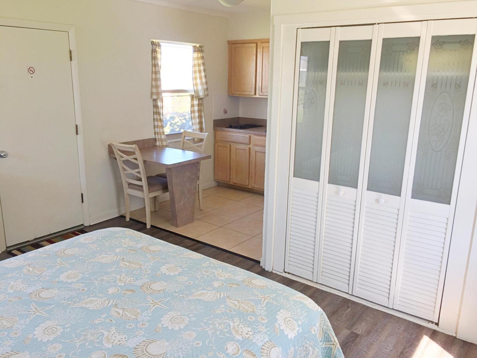 Surf Studio Beach Resort photo 51