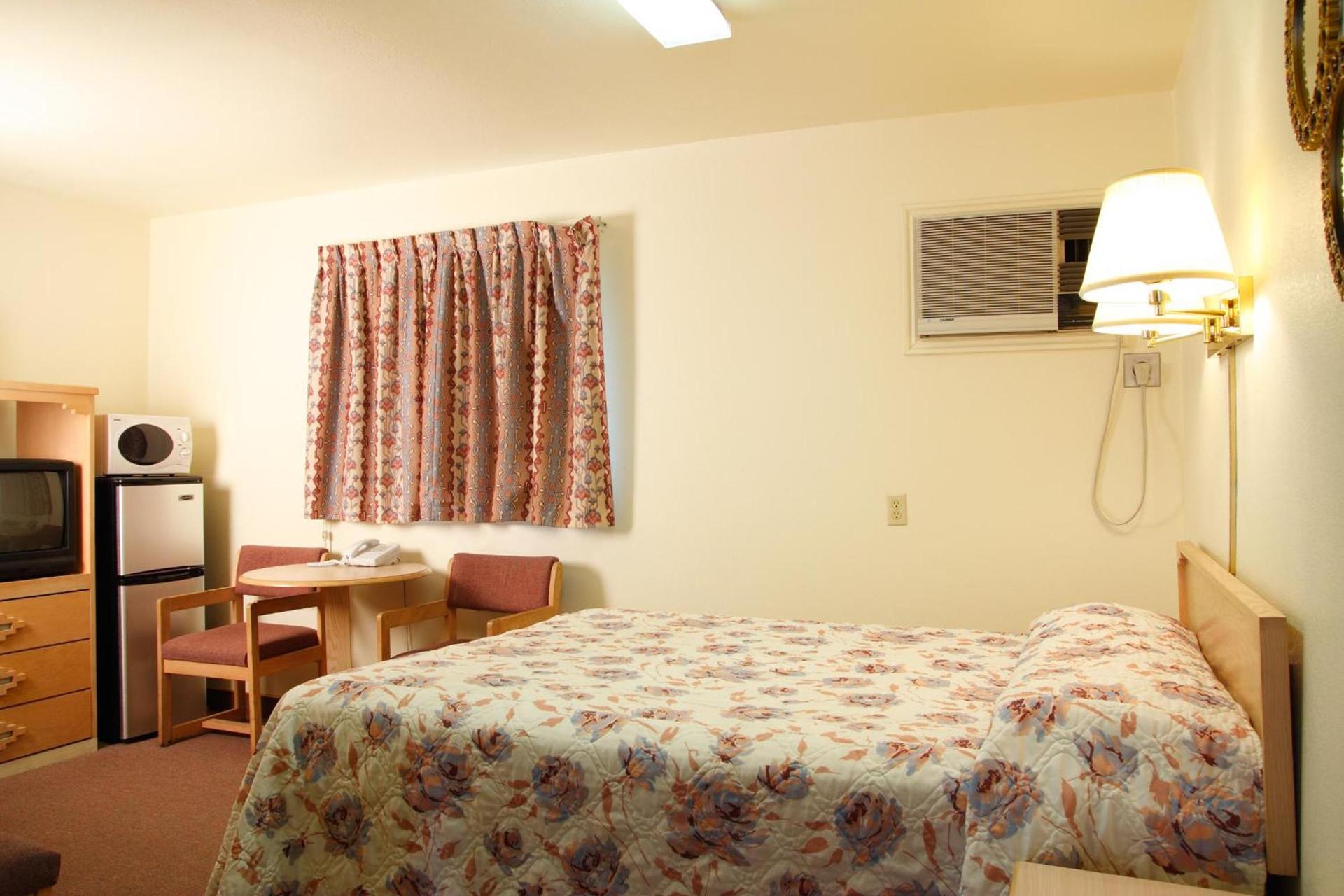 Dove Creek Inn photo 5