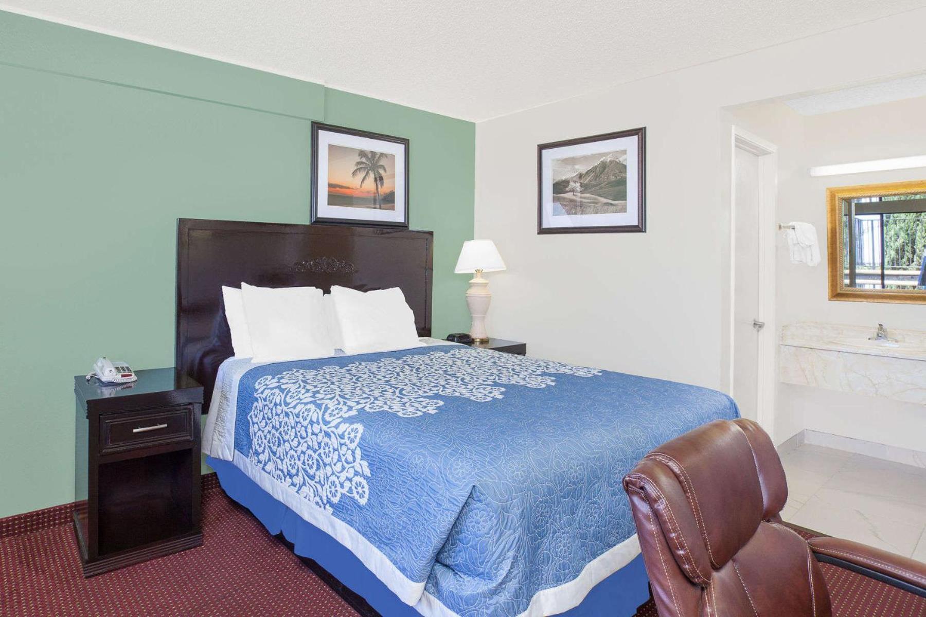 Days Inn by Wyndham Lost Hills photo 19