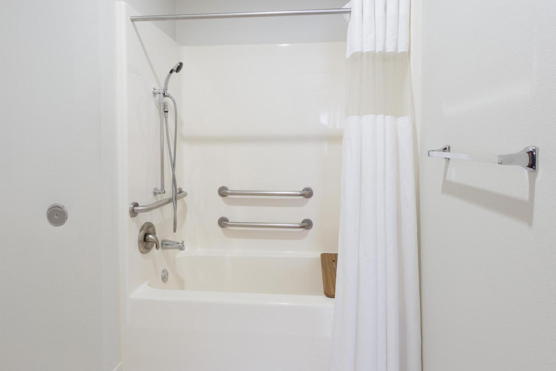 Baymont by Wyndham Rockford photo 6