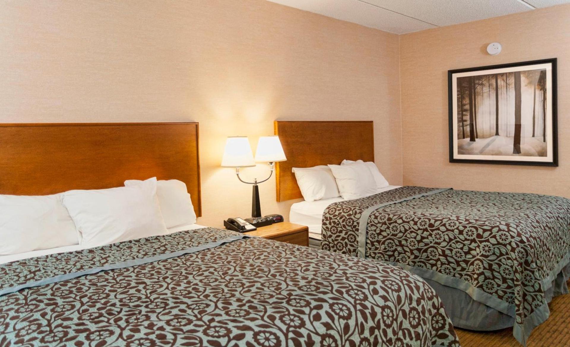 Days Inn by Wyndham Duluth Lakewalk photo 17