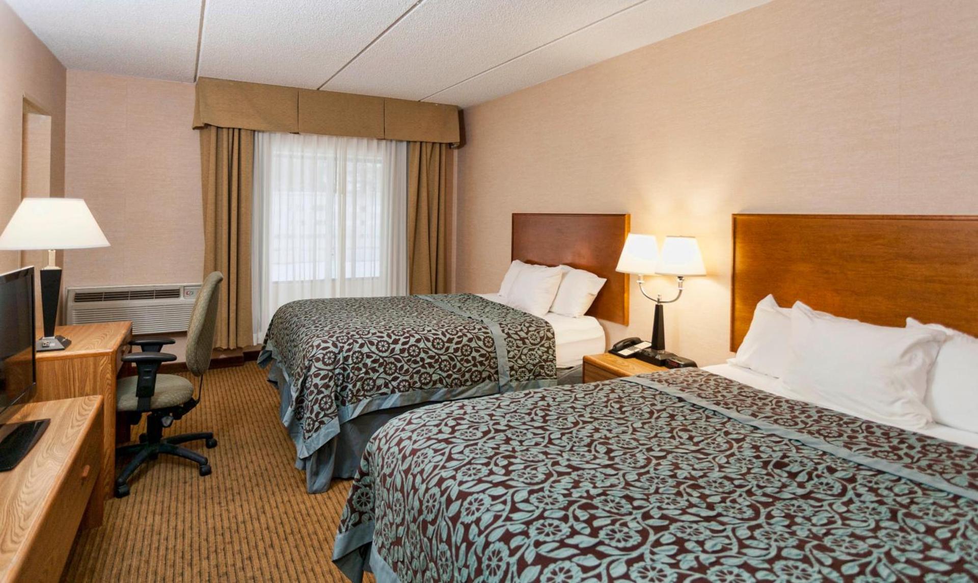 Days Inn by Wyndham Duluth Lakewalk photo 3
