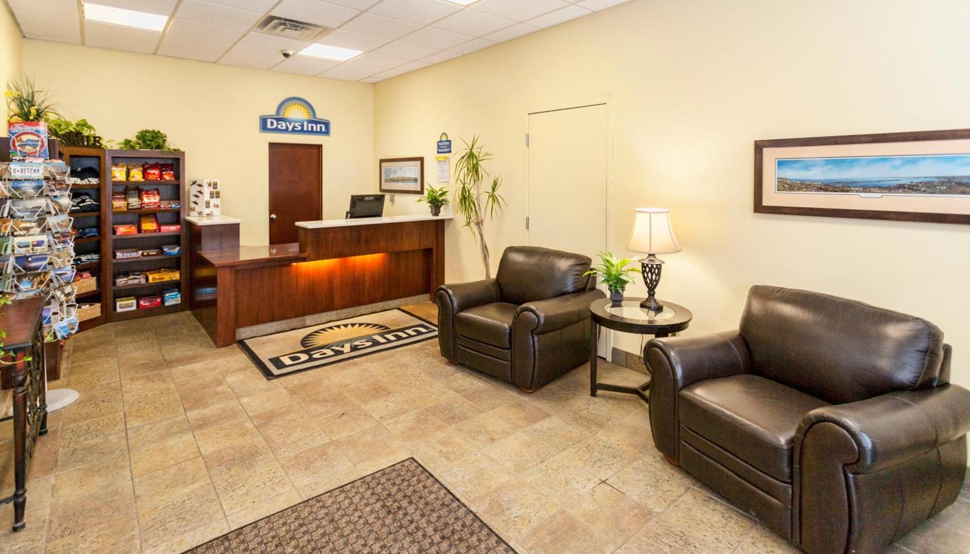 Days Inn by Wyndham Duluth Lakewalk photo 14