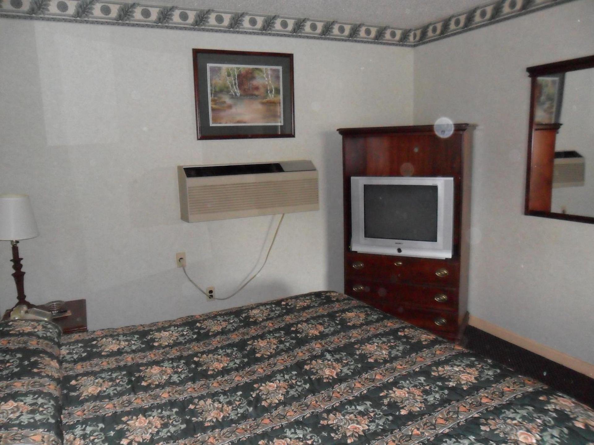 Red Carpet Inn Brooklawn photo 9