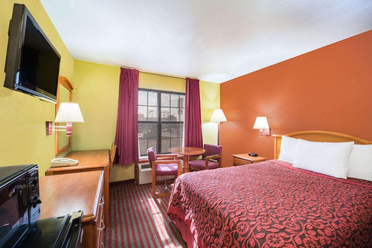 Days Inn by Wyndham McAllen photo 28