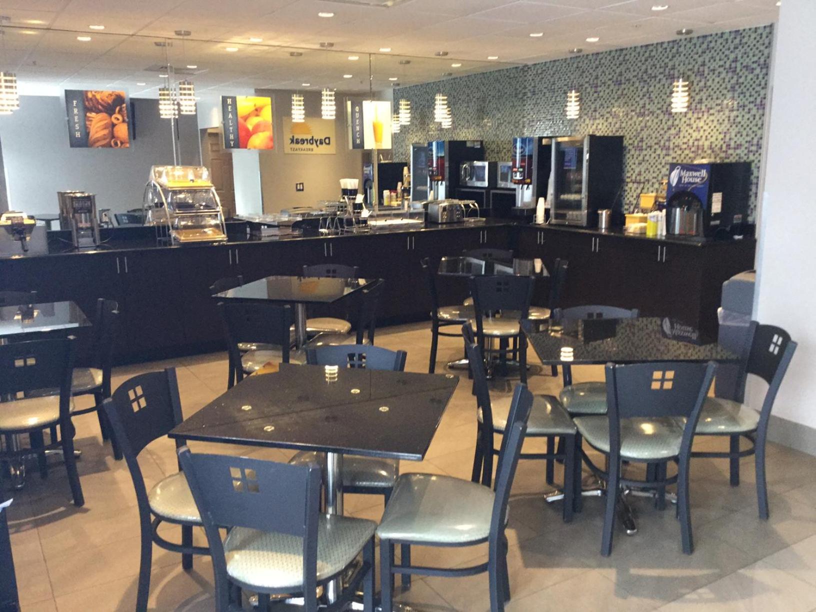Days Inn & Suites by Wyndham Bonita Springs North Naples photo 14
