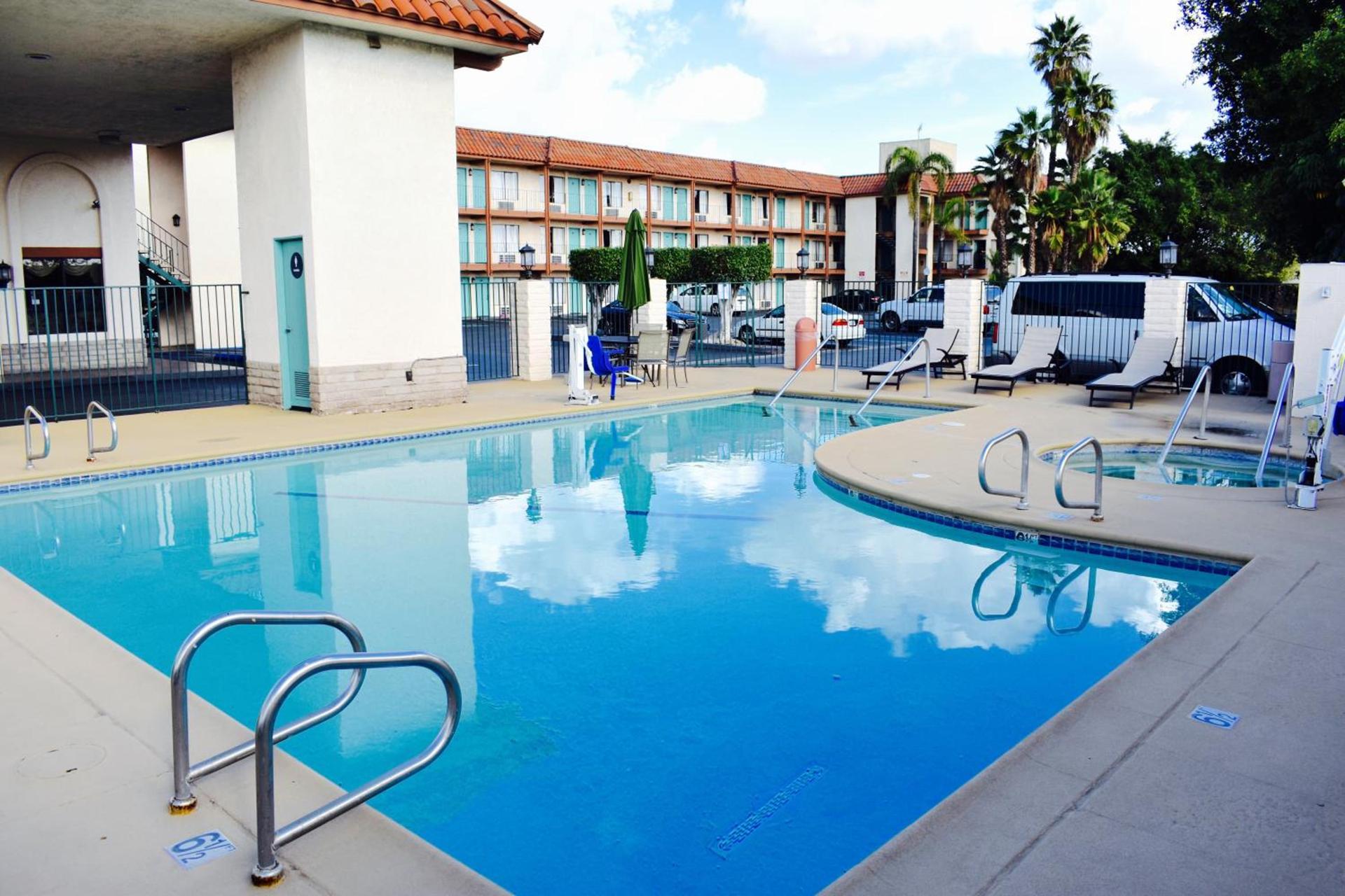 Days Inn by Wyndham Anaheim Near the Park photo 3