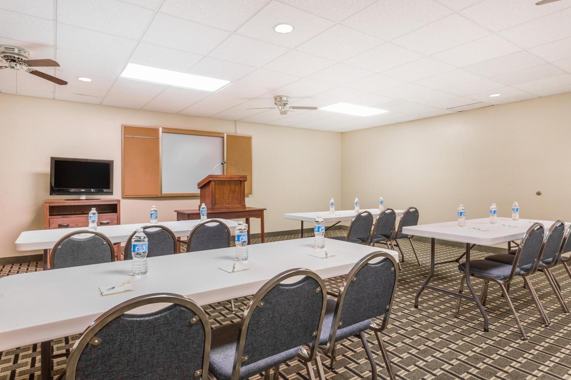 Days Inn by Wyndham Trenton photo 36