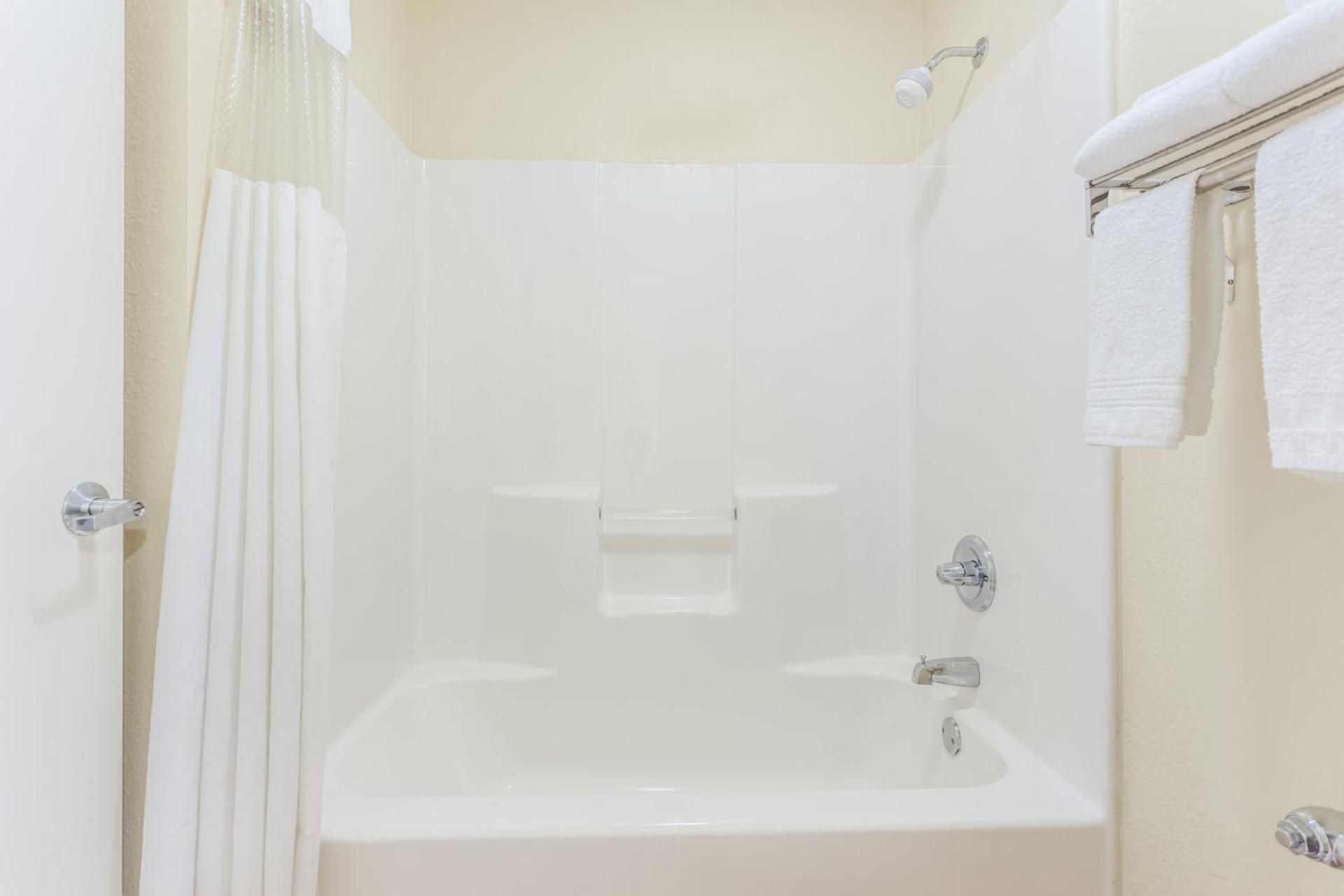 Days Inn by Wyndham Trenton photo 34