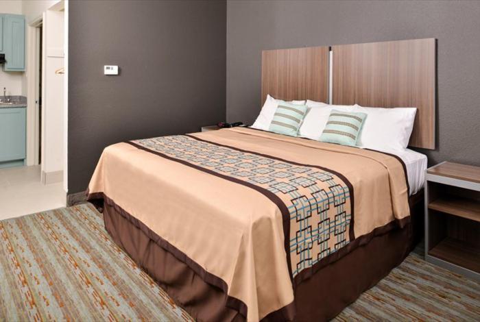 Scottish Inn & Suites - Conroe photo 2