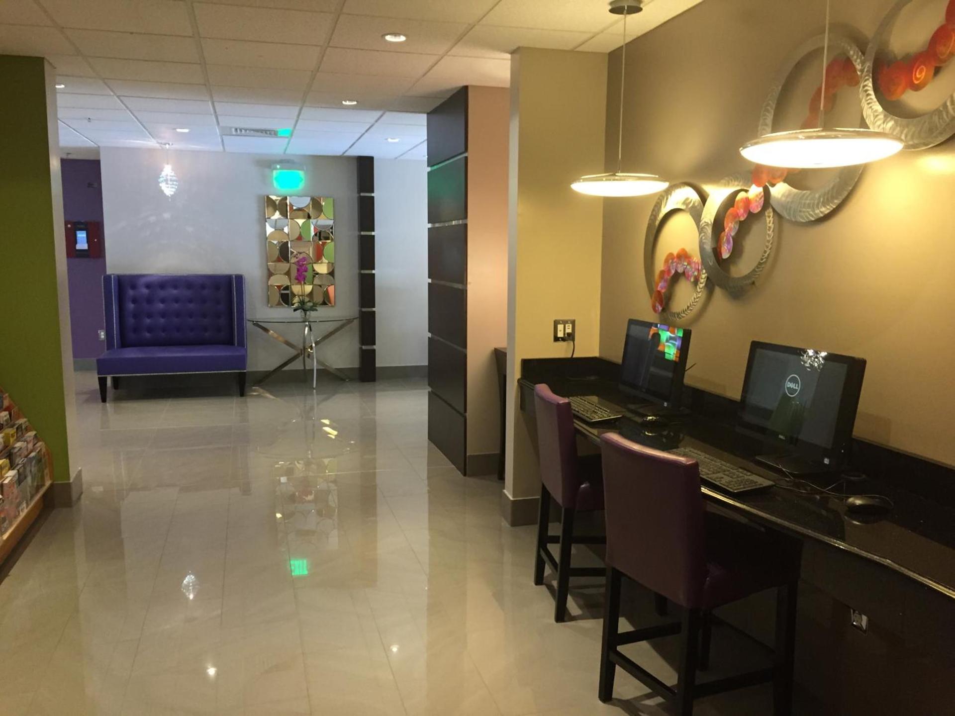 Days Inn & Suites by Wyndham Bonita Springs North Naples photo 12
