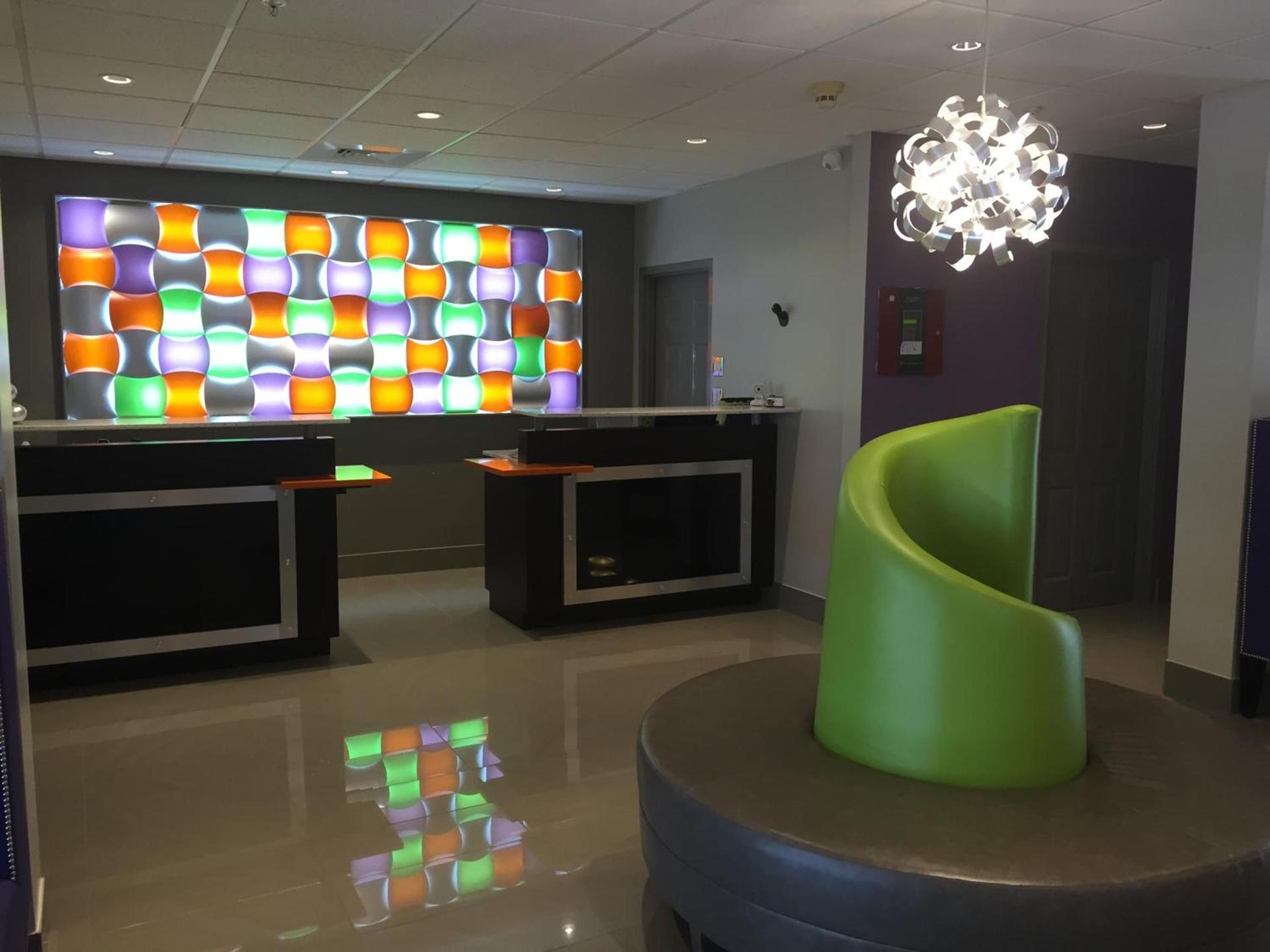 Days Inn & Suites by Wyndham Bonita Springs North Naples photo 9