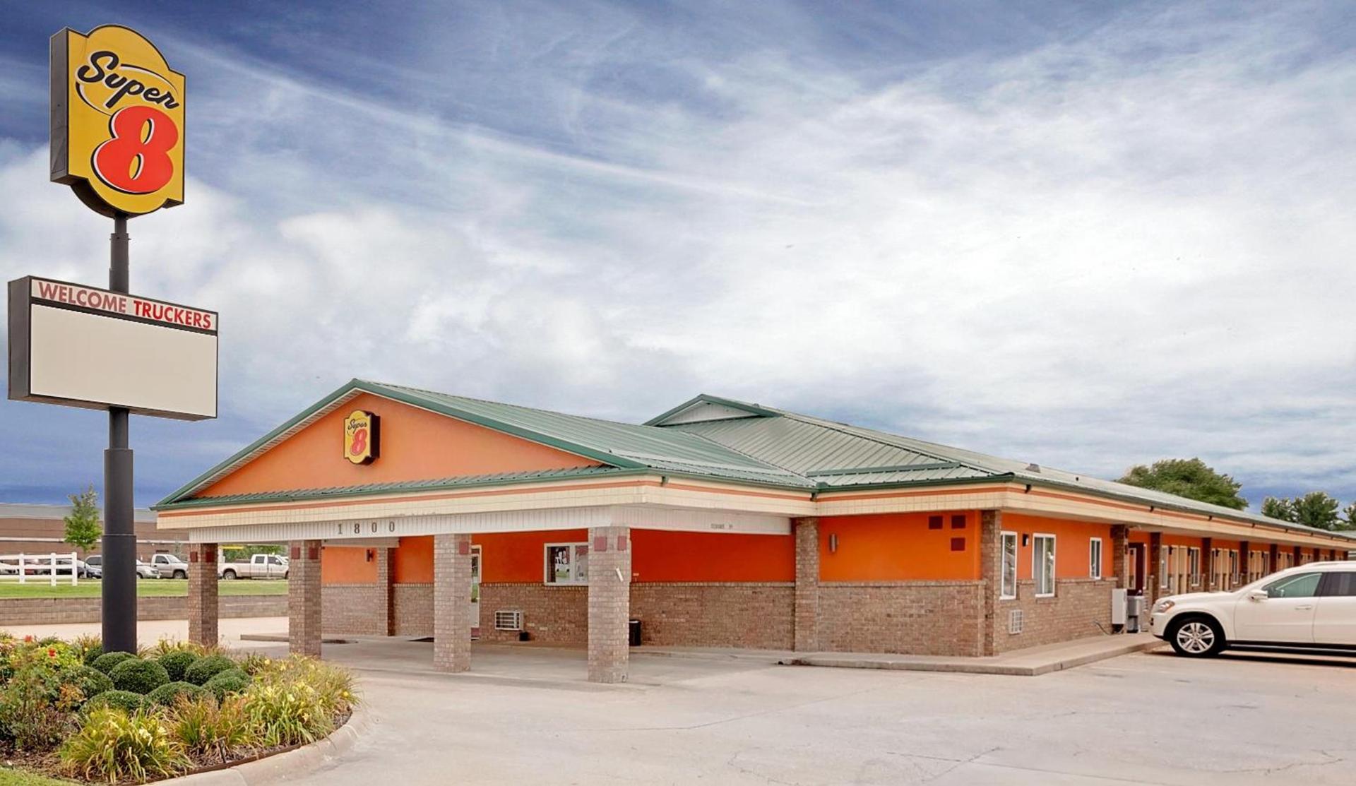Super 8 by Wyndham Siloam Springs photo 15
