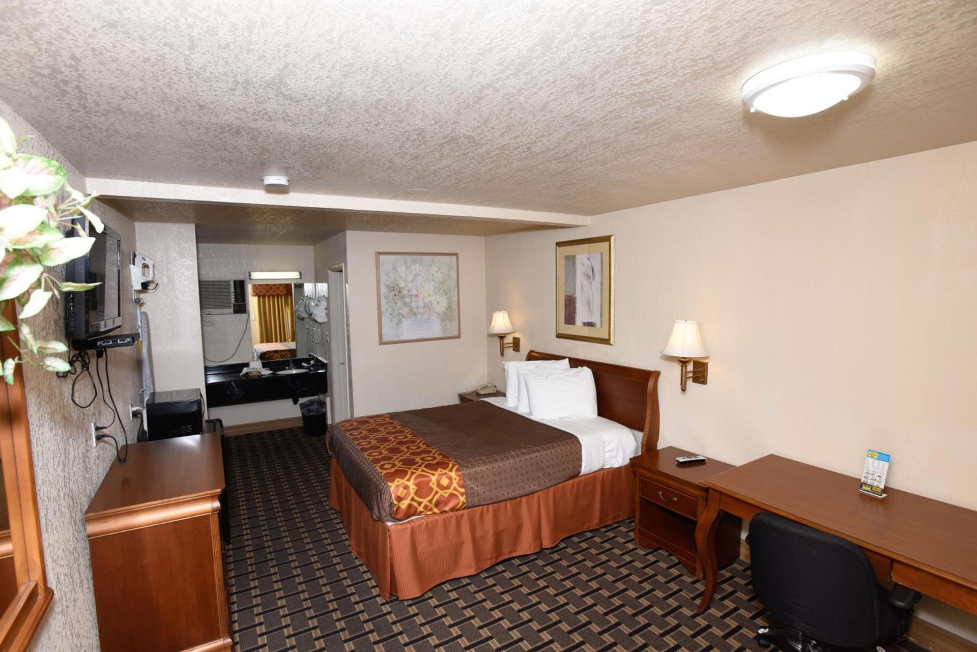 Best Budget Inn Anaheim photo 13