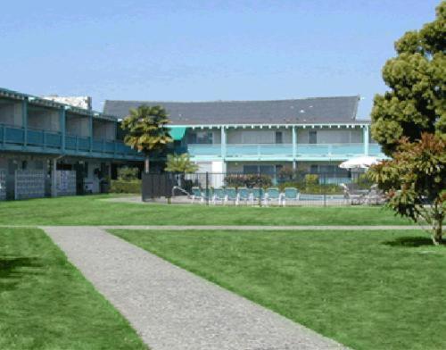 Coral Reef Inn & Condo Suites photo 16