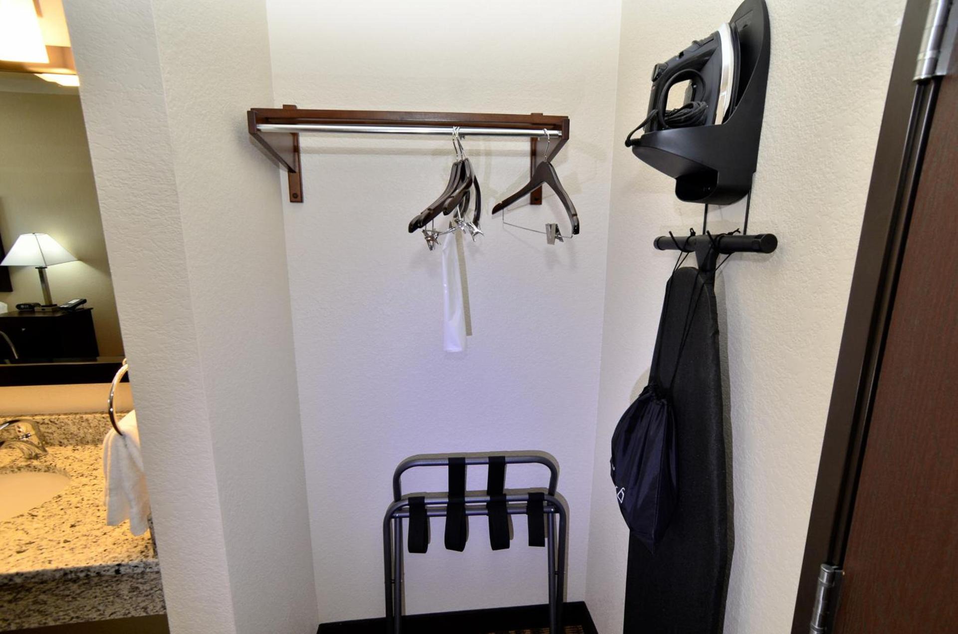 Cobblestone Inn & Suites - Manning photo 32