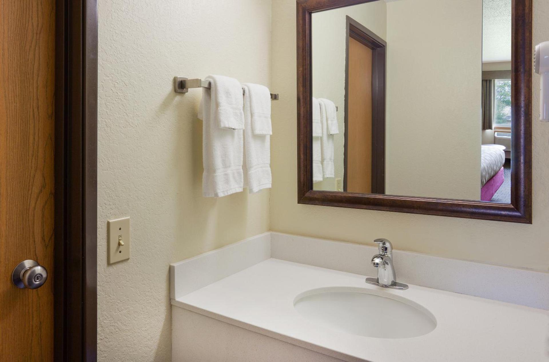 AmericInn by Wyndham Red Wing photo 5