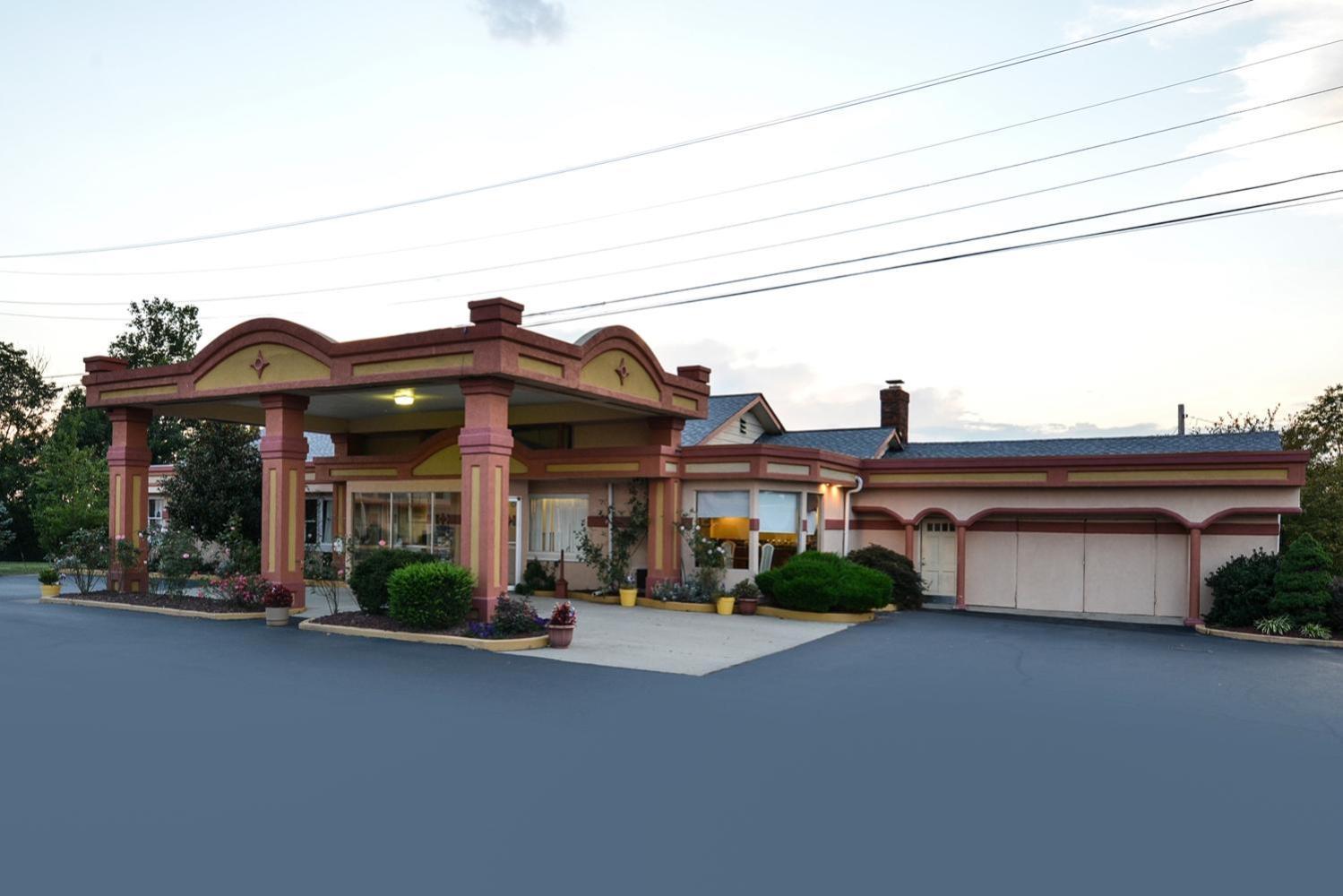Americas Best Value Inn & Suites Williamstown — hotel in Williamstown
