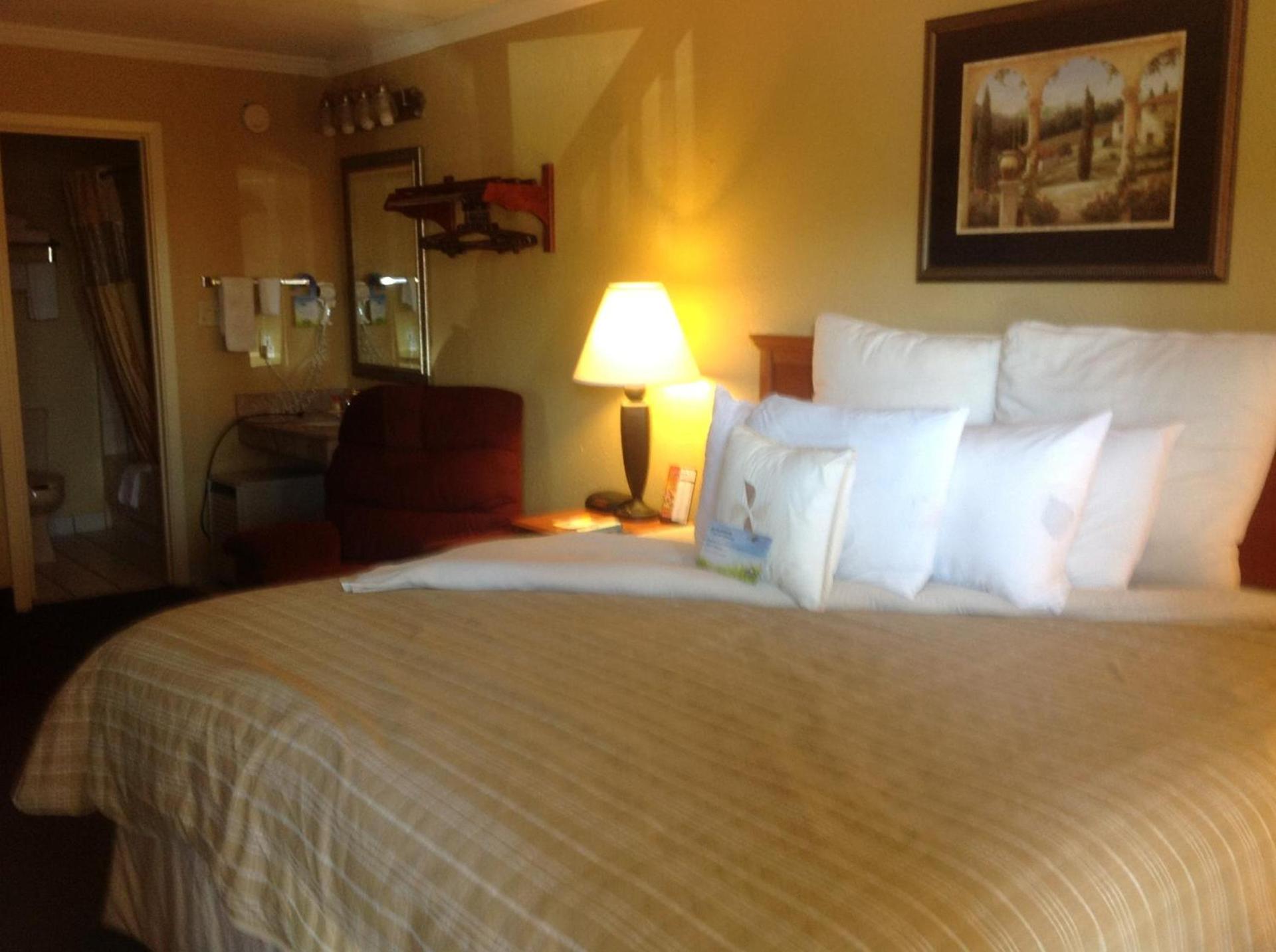 Days Inn by Wyndham Destin photo 32