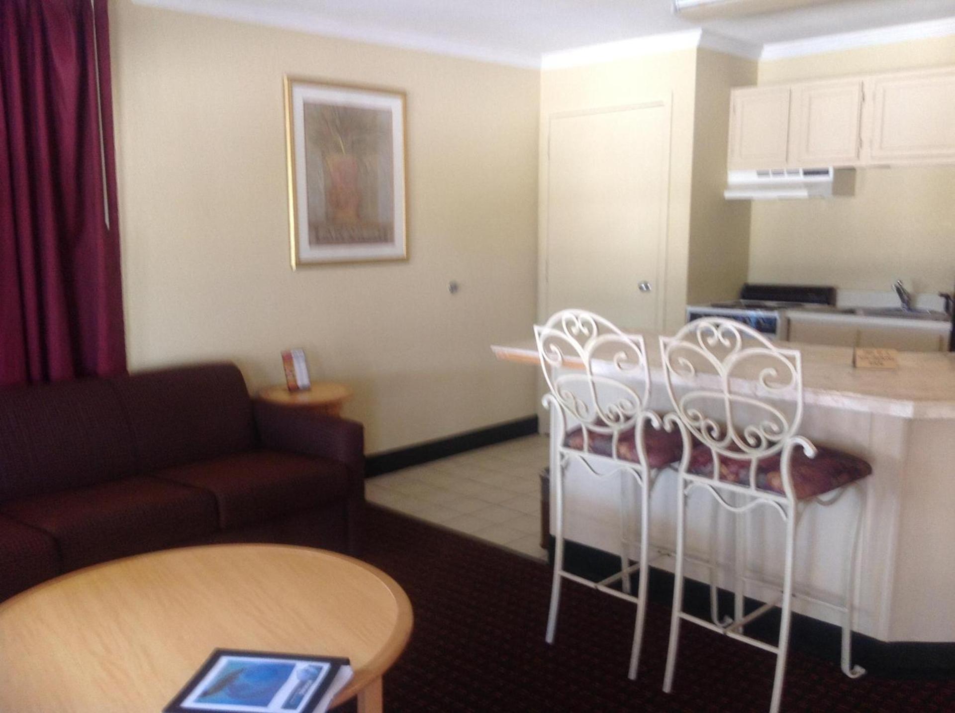 Days Inn by Wyndham Destin photo 34