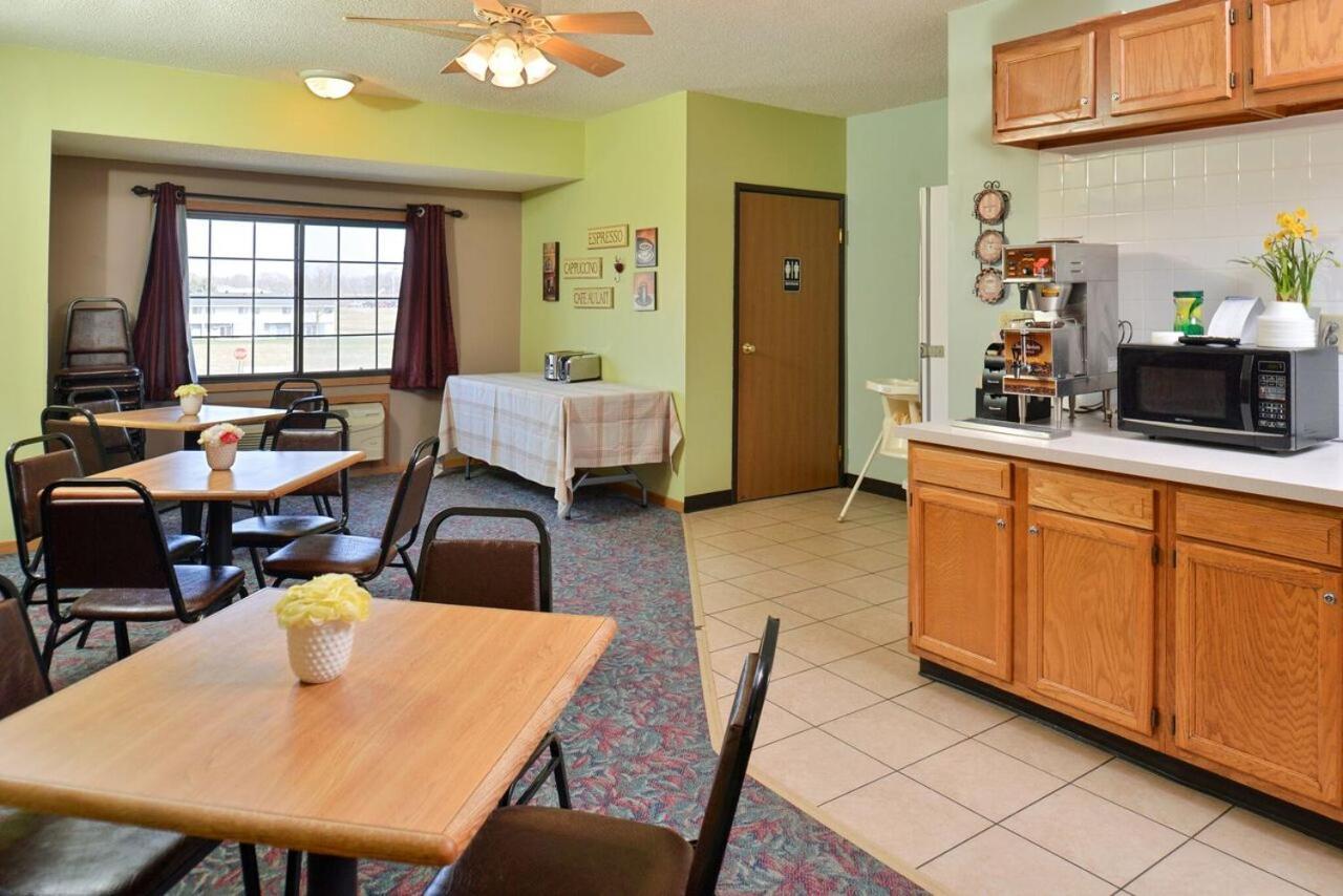 Sauk River Inn & Suites, a Travelodge by Wyndham photo 11