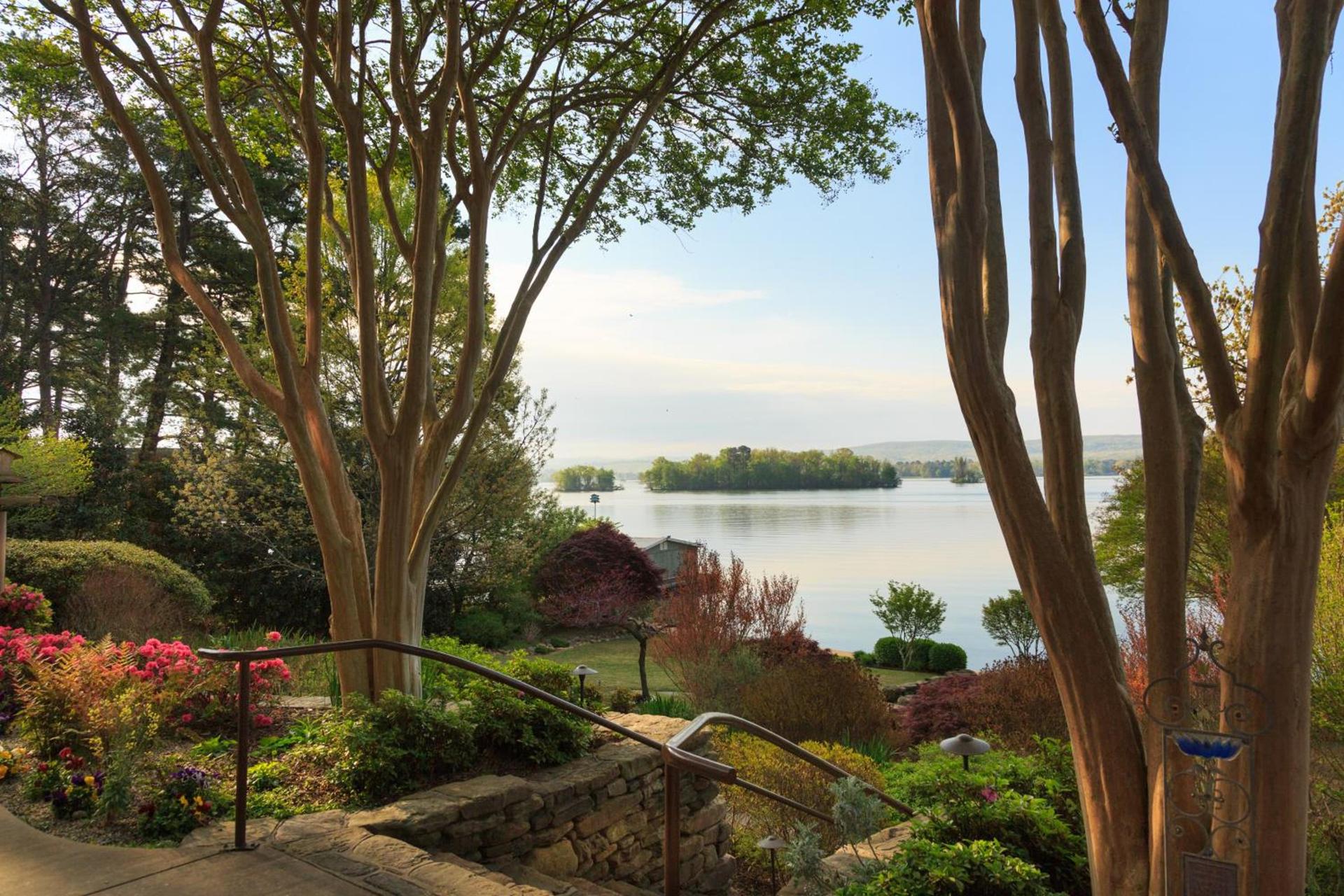 Lookout Point Lakeside Inn photo 13