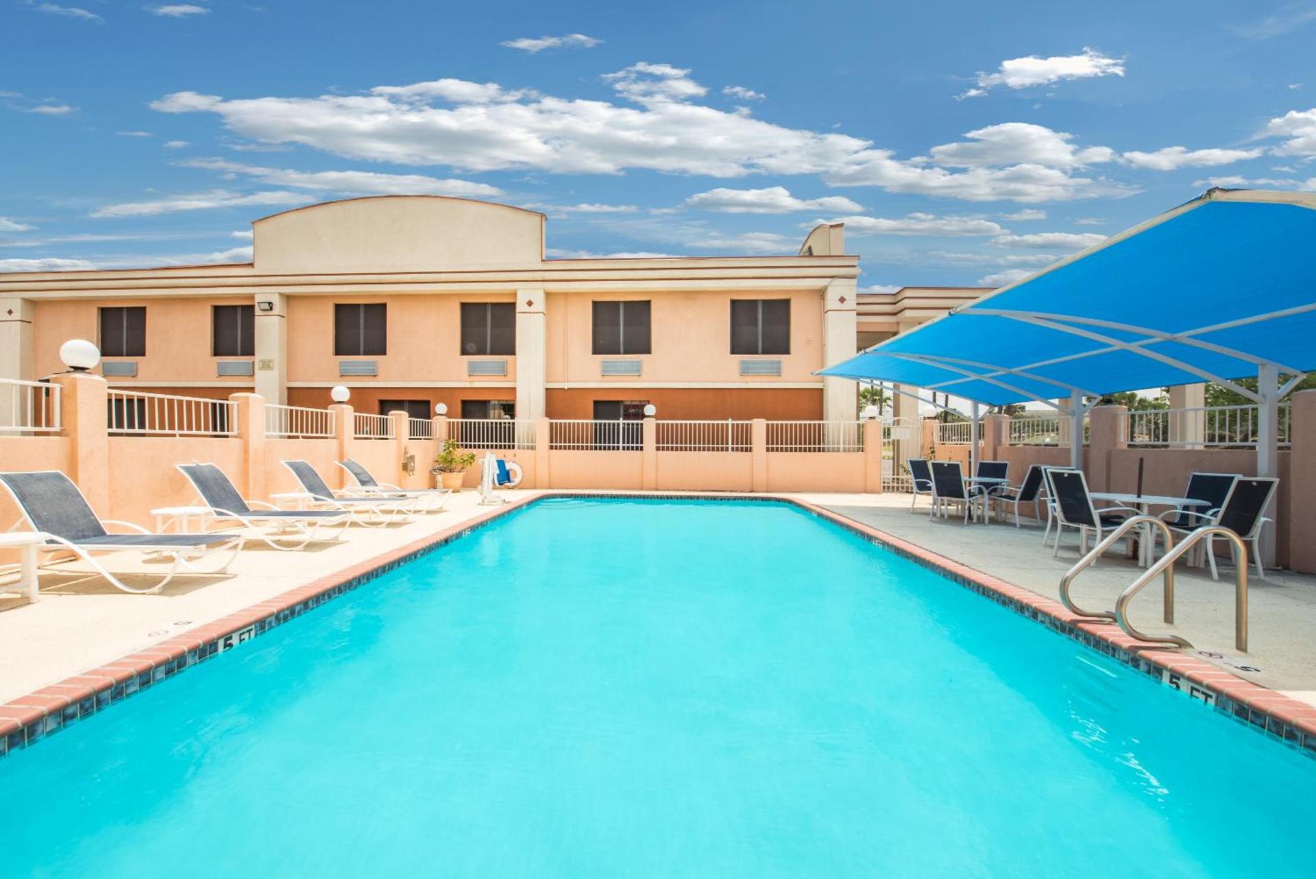 Days Inn by Wyndham McAllen photo 25