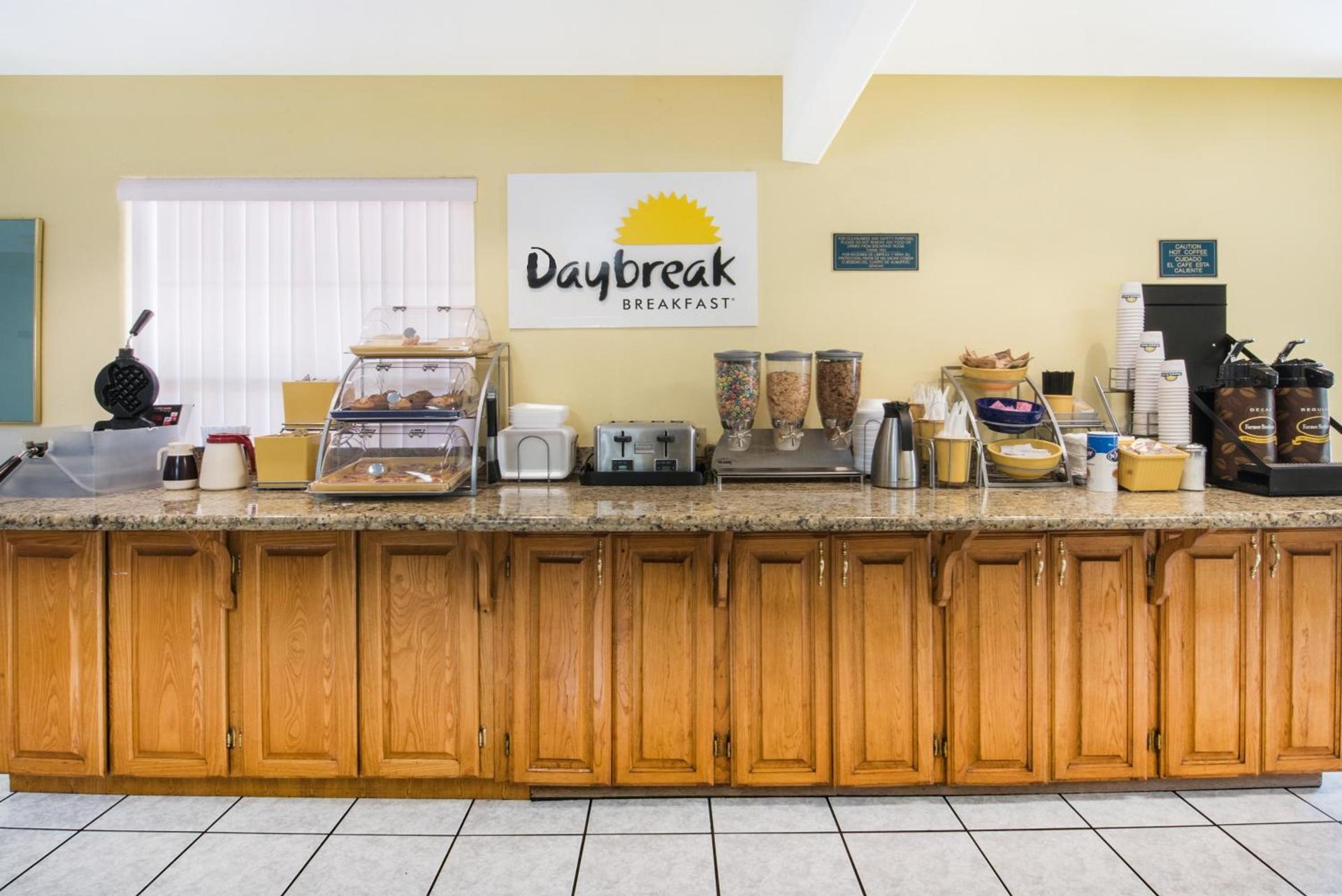 Days Inn by Wyndham McAllen photo 24