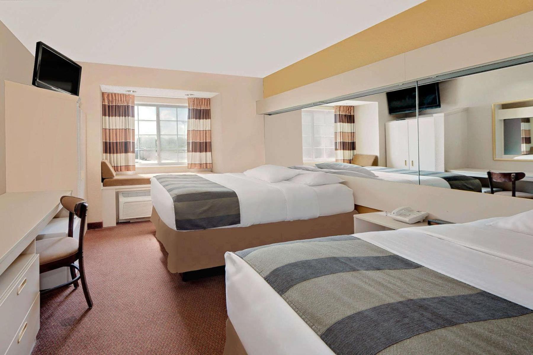 Microtel Inn & Suites by Wyndham Joplin photo 10