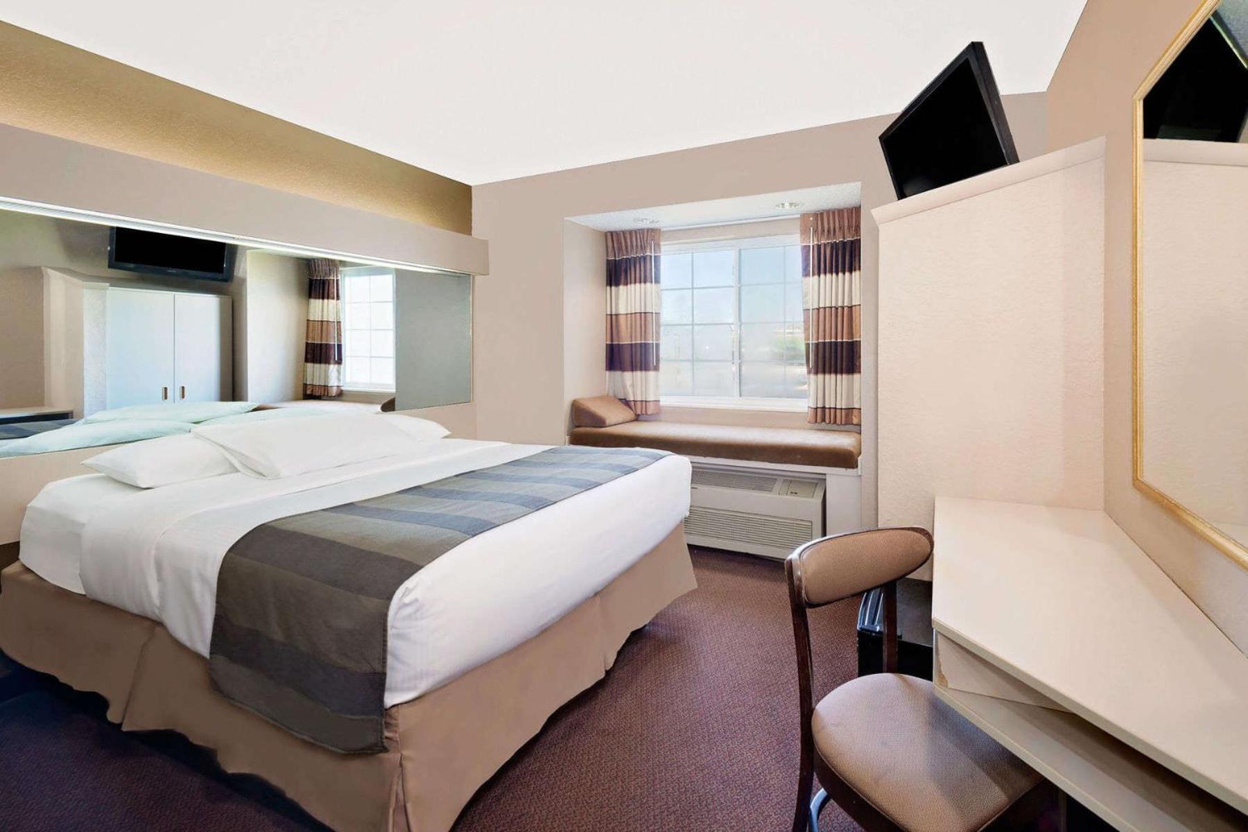 Microtel Inn & Suites by Wyndham Joplin photo 9