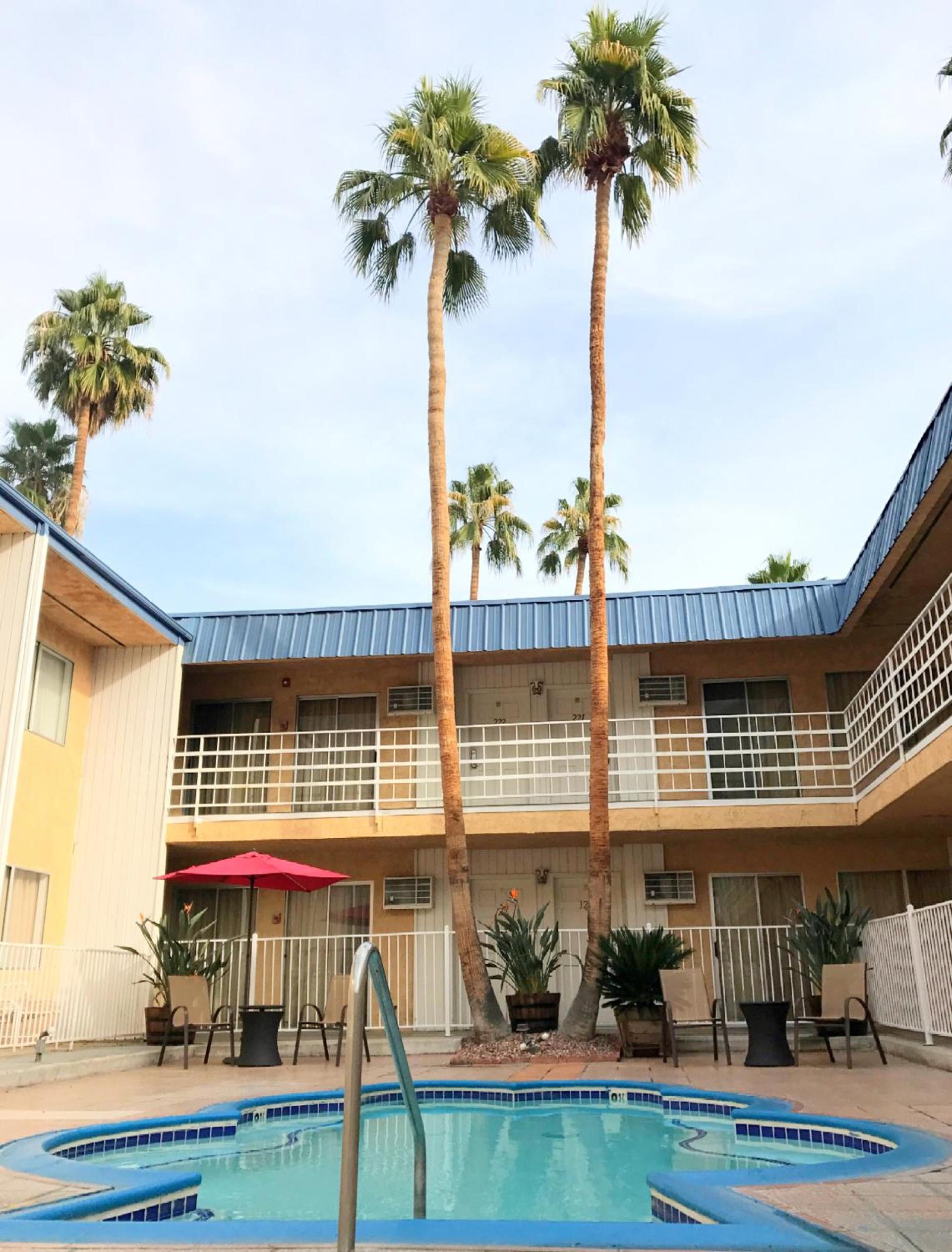 Delos Reyes Palm Springs photo 27