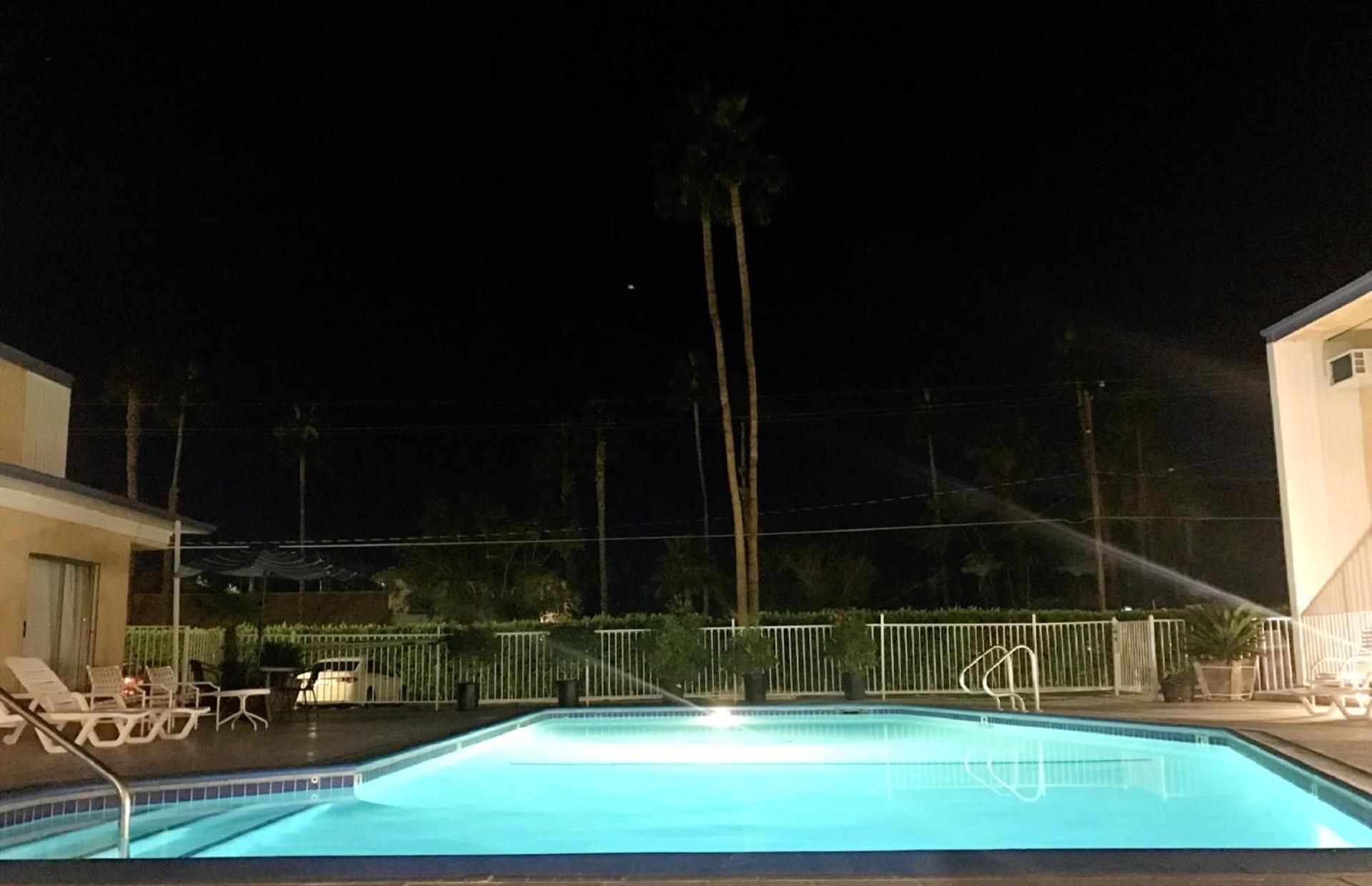 Delos Reyes Palm Springs photo 21