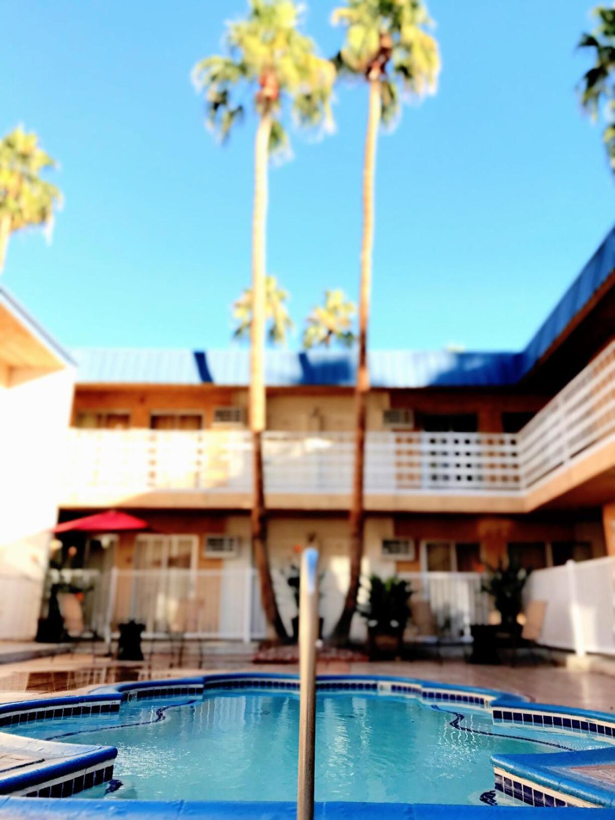 Delos Reyes Palm Springs photo 16