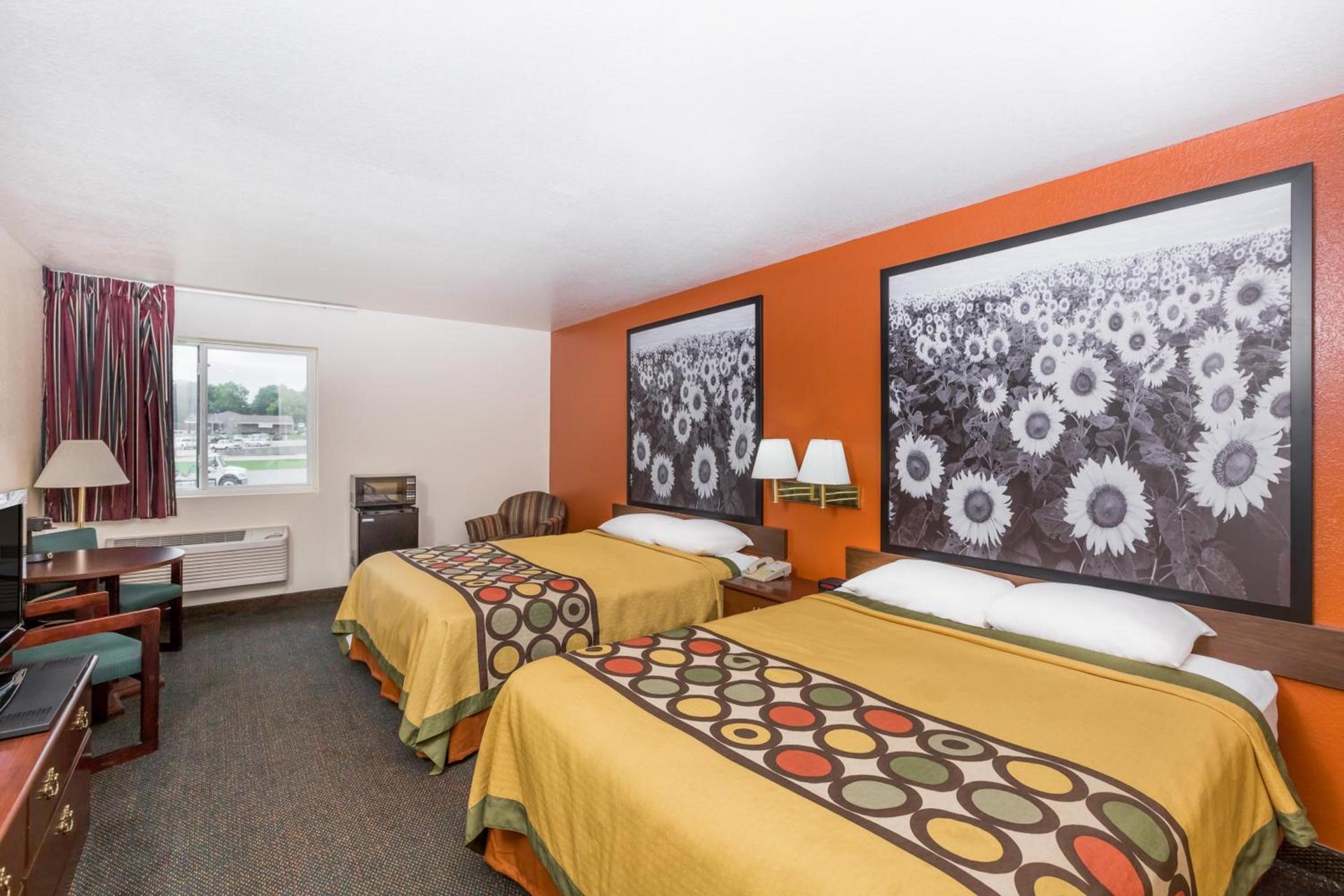 Super 8 by Wyndham Holton photo 27