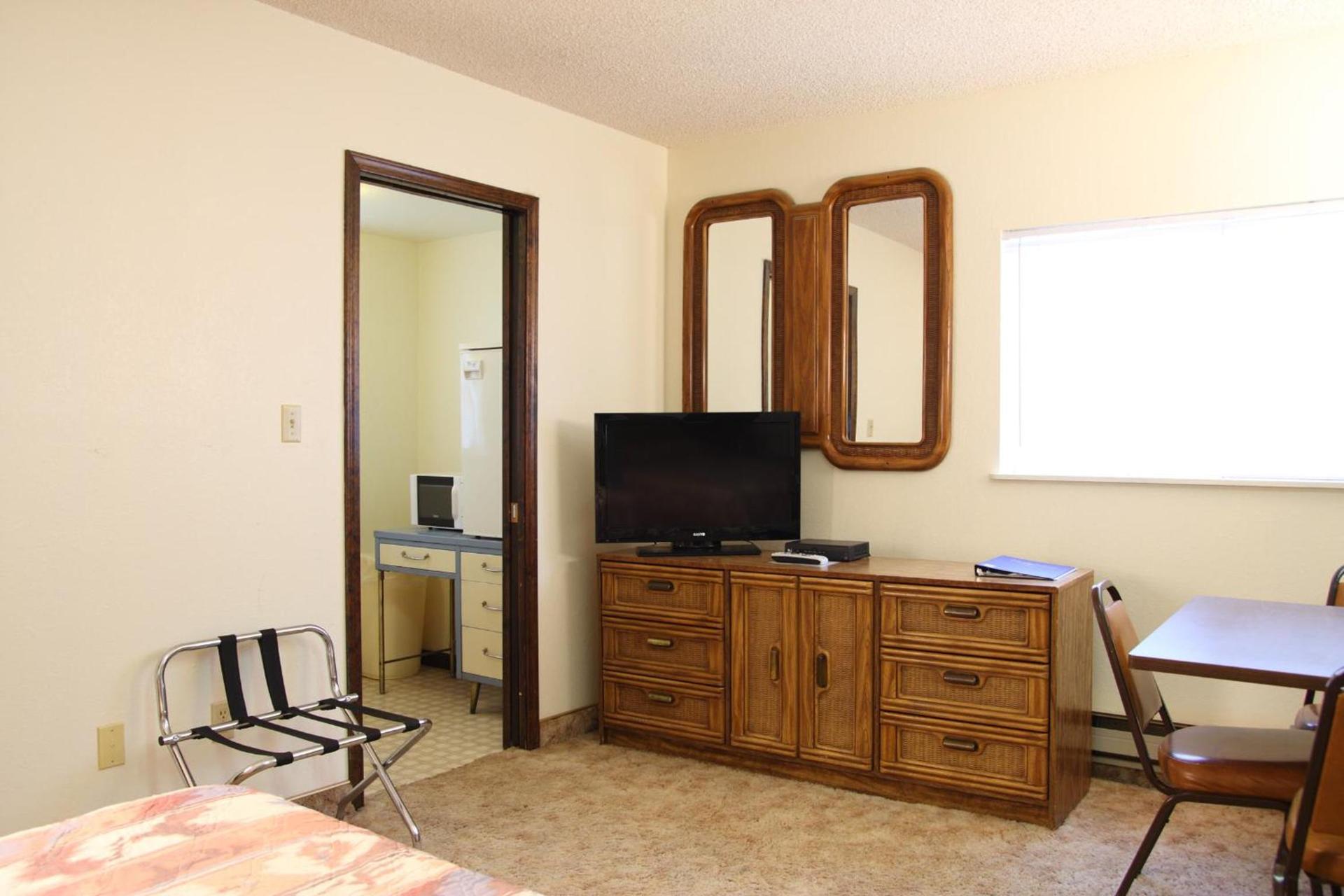 Dove Creek Inn photo 43