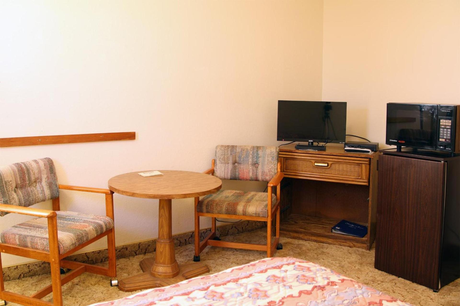 Dove Creek Inn photo 36