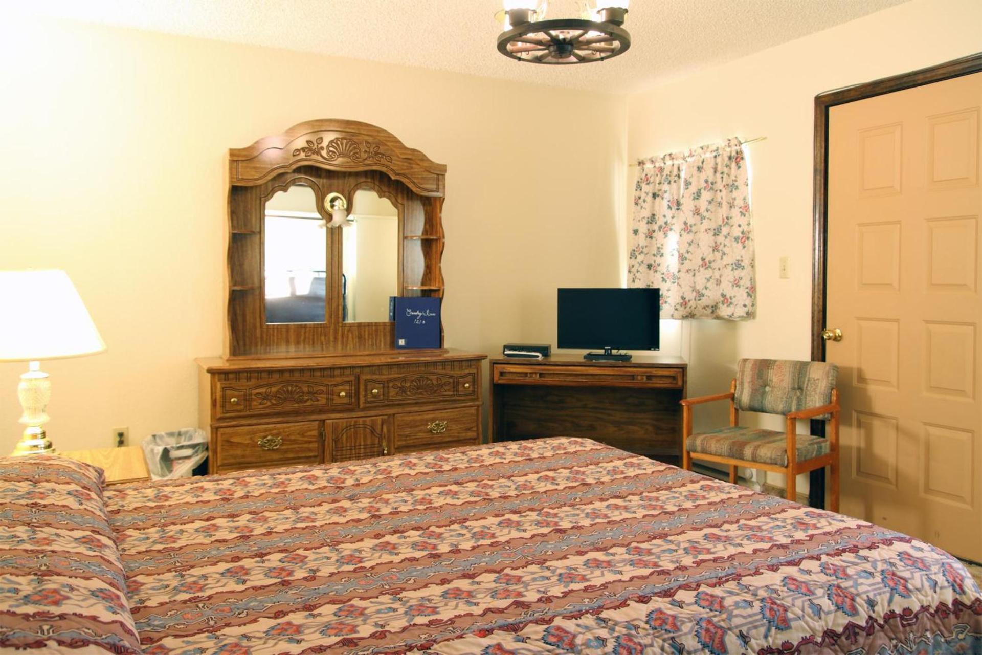 Dove Creek Inn photo 35