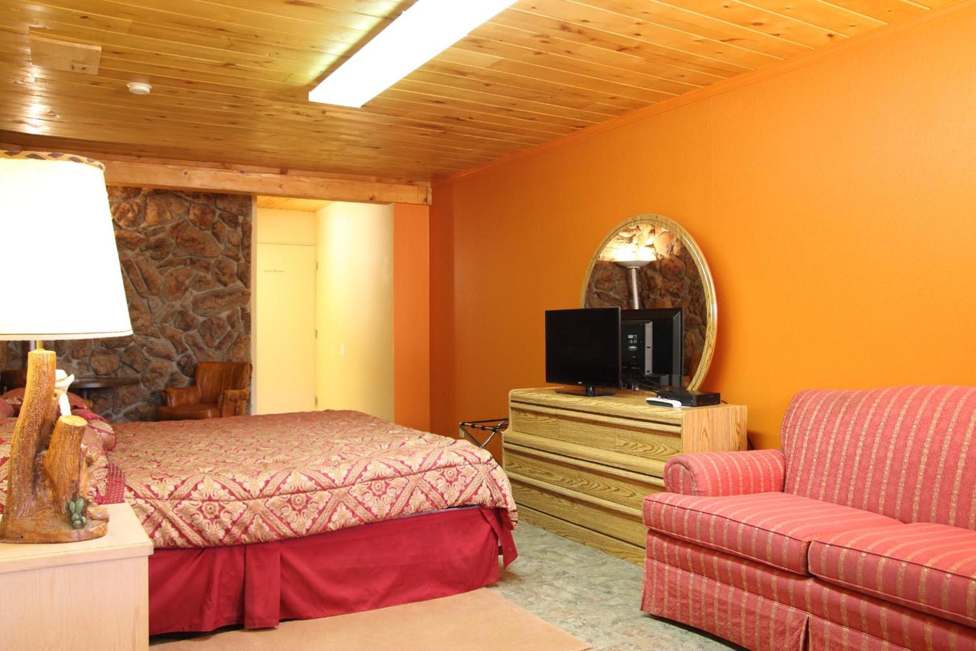 Dove Creek Inn photo 6
