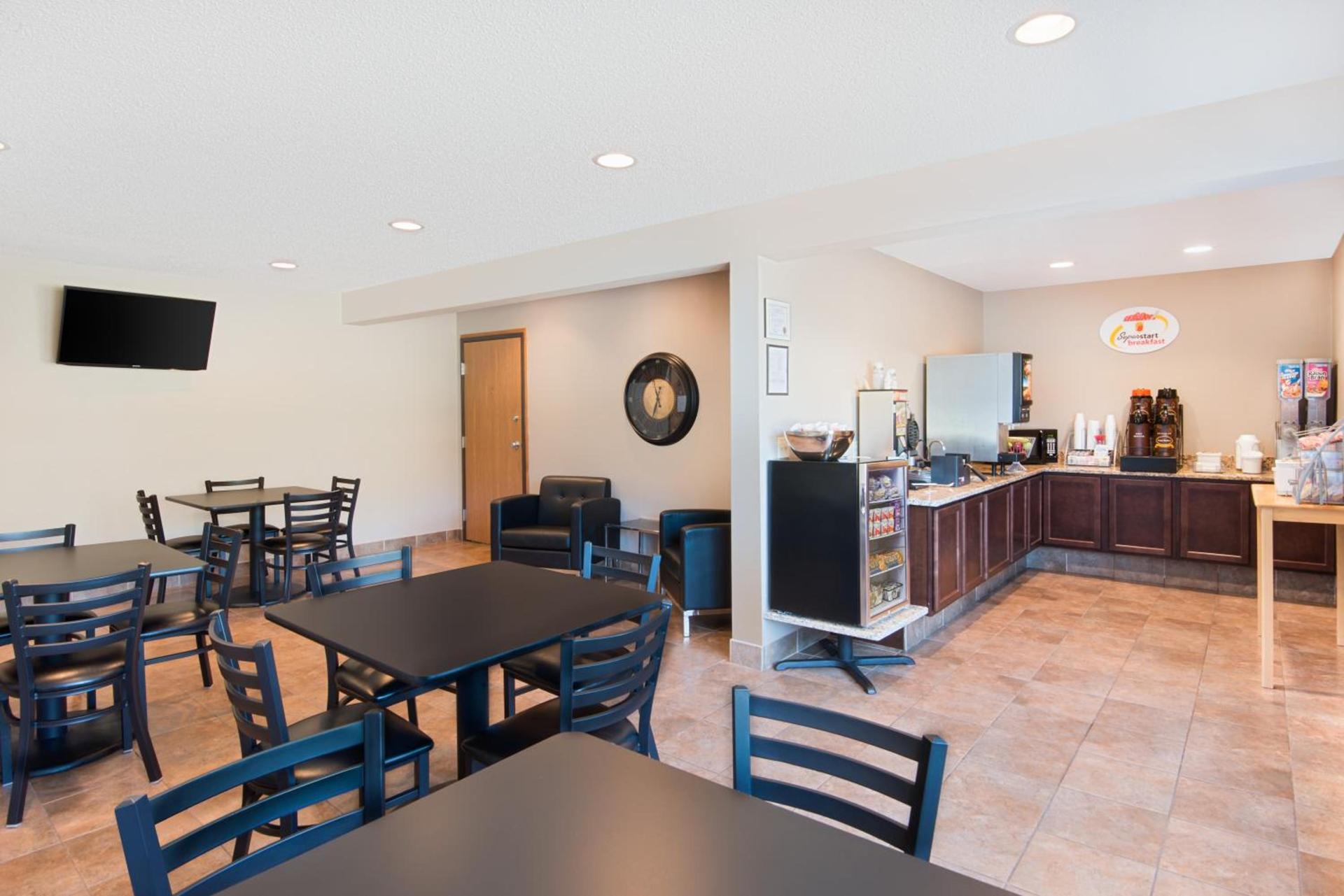 Super 8 by Wyndham Humboldt photo 29