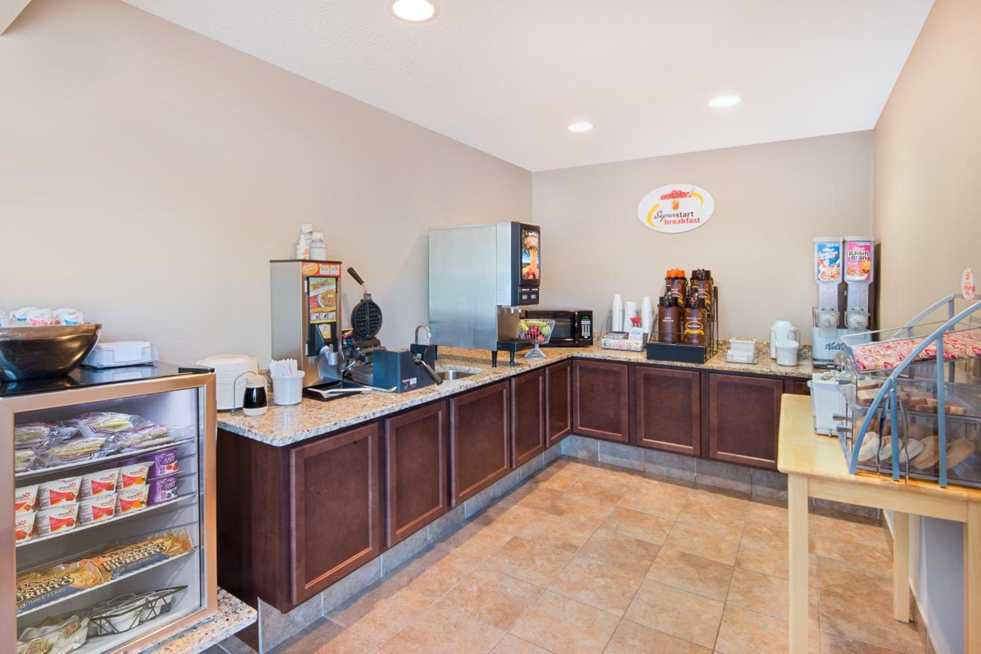 Super 8 by Wyndham Humboldt photo 32