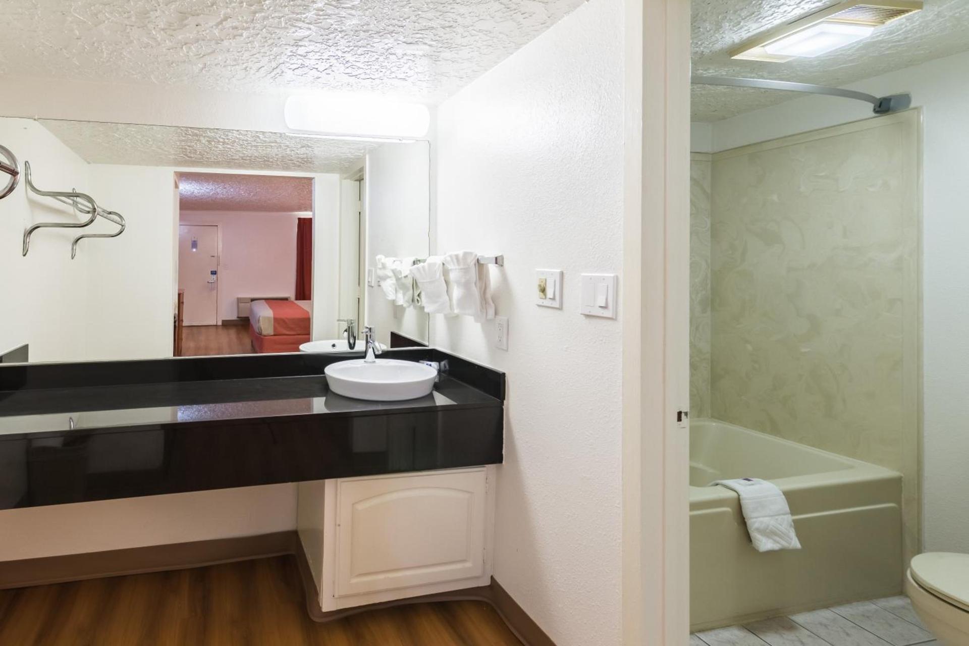 Motel 6-Fort Worth, TX - White Settlement photo 51
