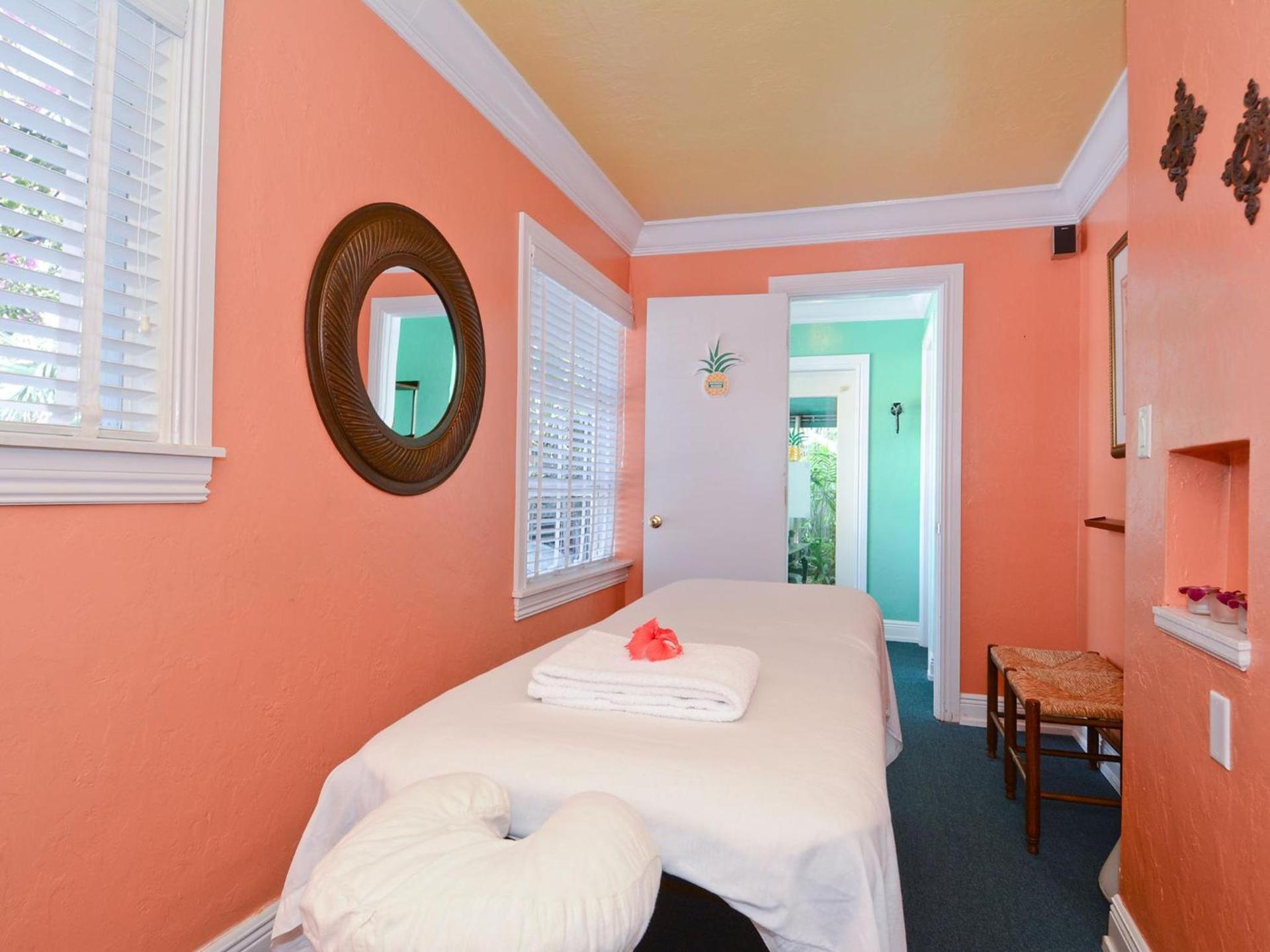 Pineapple Point Guesthouse & Resort - Gay Men's Resort photo 6
