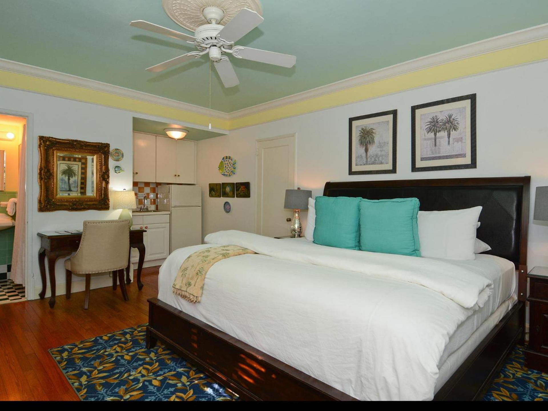 Pineapple Point Guesthouse & Resort - Gay Men's Resort photo 17